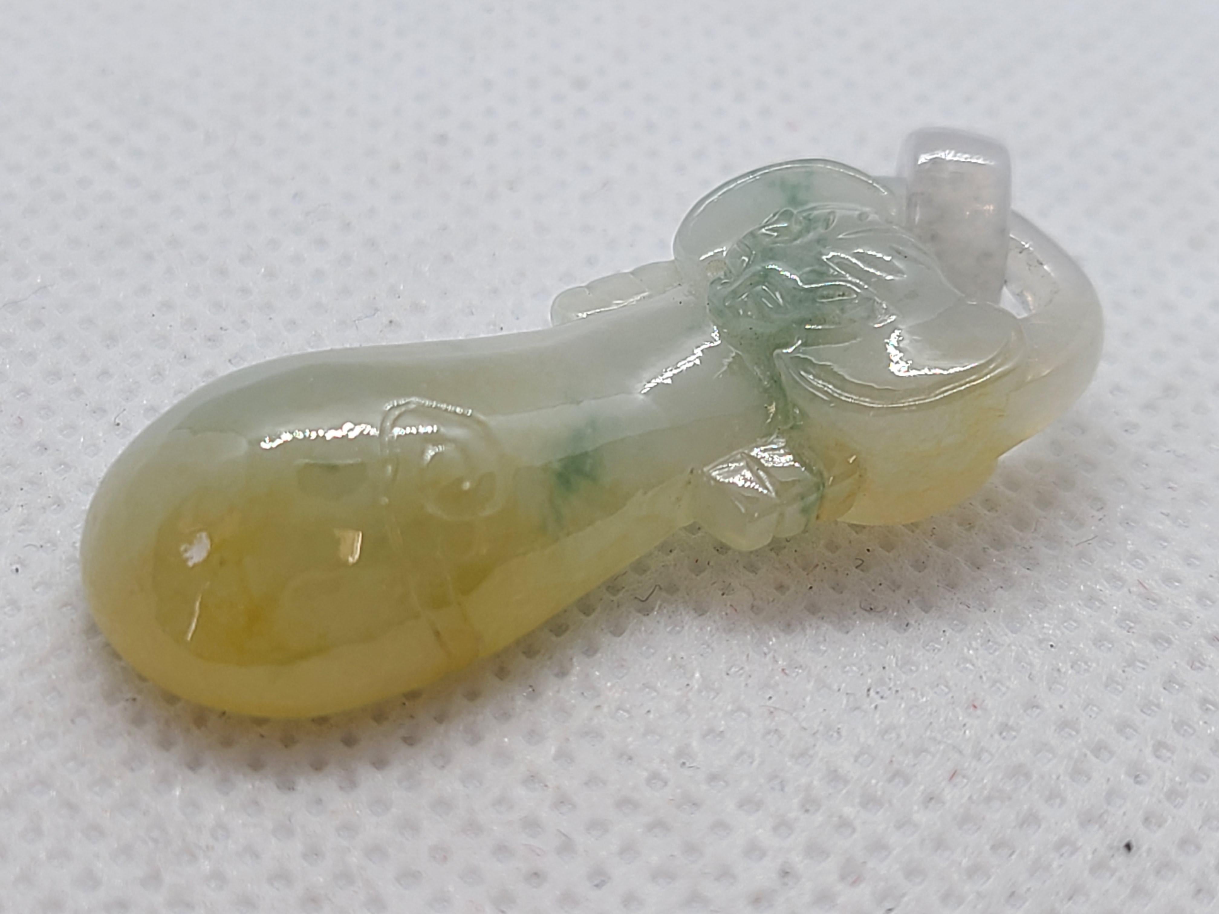 Artista Ciondolo Pipa Ruyi di giada naturale intagliato a mano in vendita