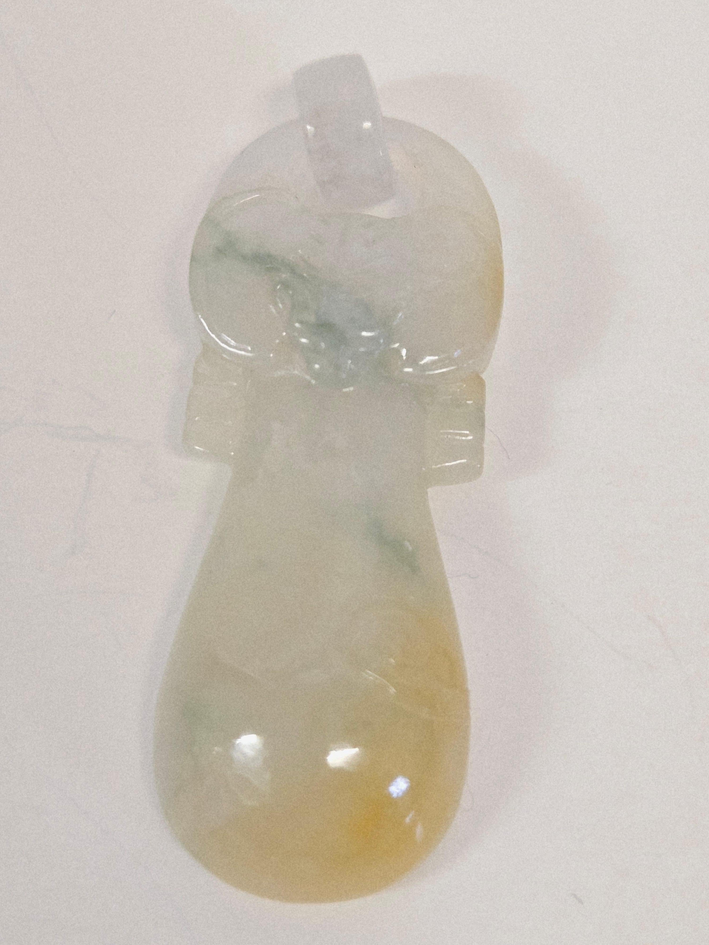 Ciondolo Pipa Ruyi di giada naturale intagliato a mano in vendita 1