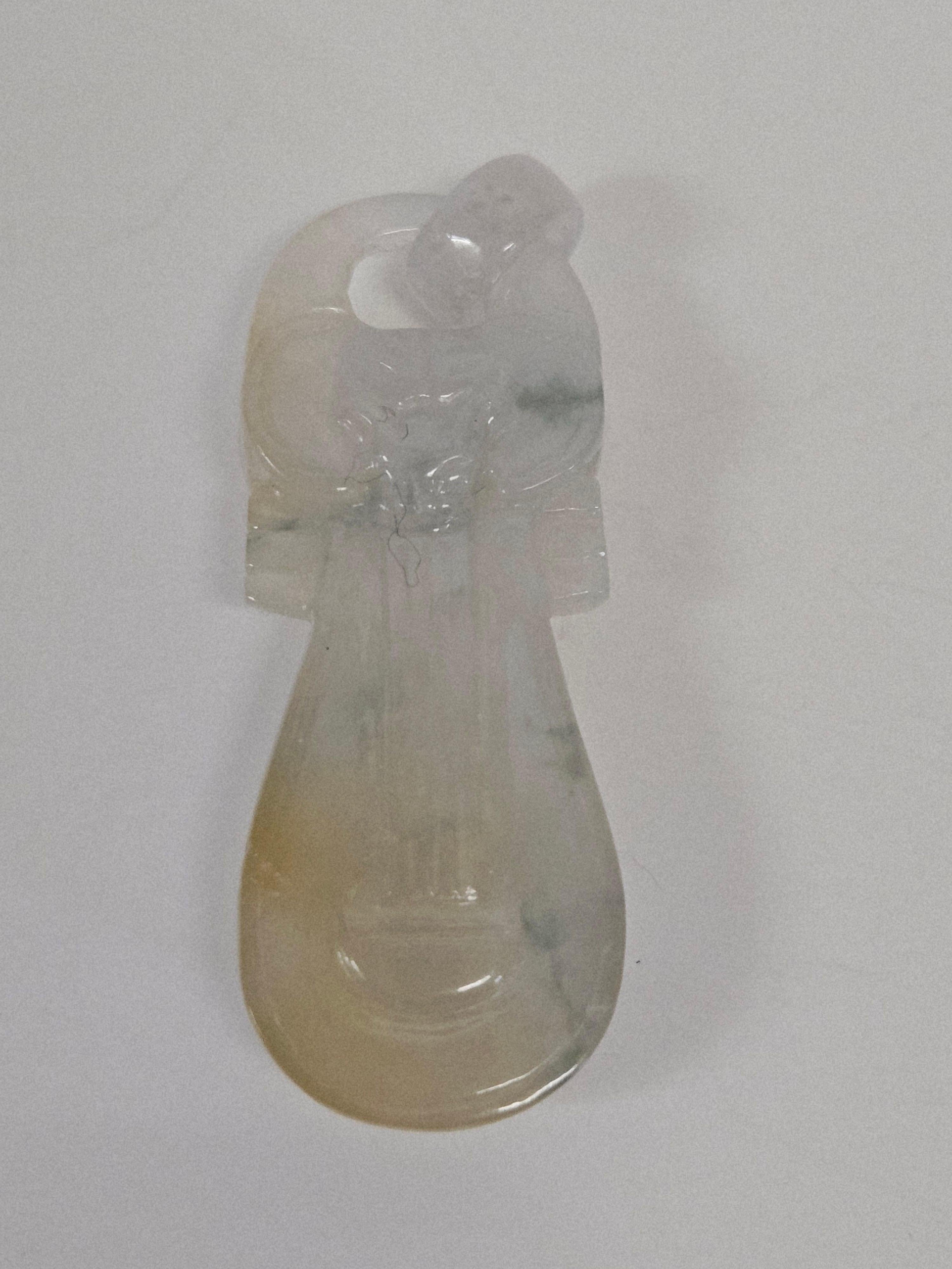 Ciondolo Pipa Ruyi di giada naturale intagliato a mano in vendita 2