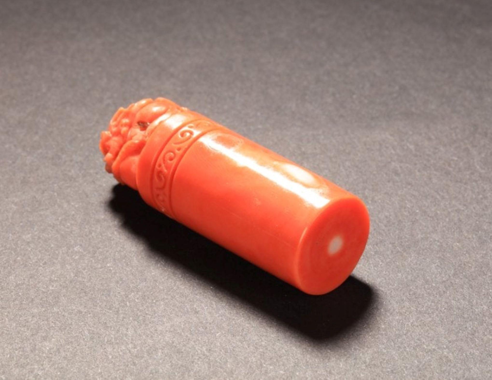 Cachet de lion chinois en corail orange-rouge naturel sculpté à la main en vente 9