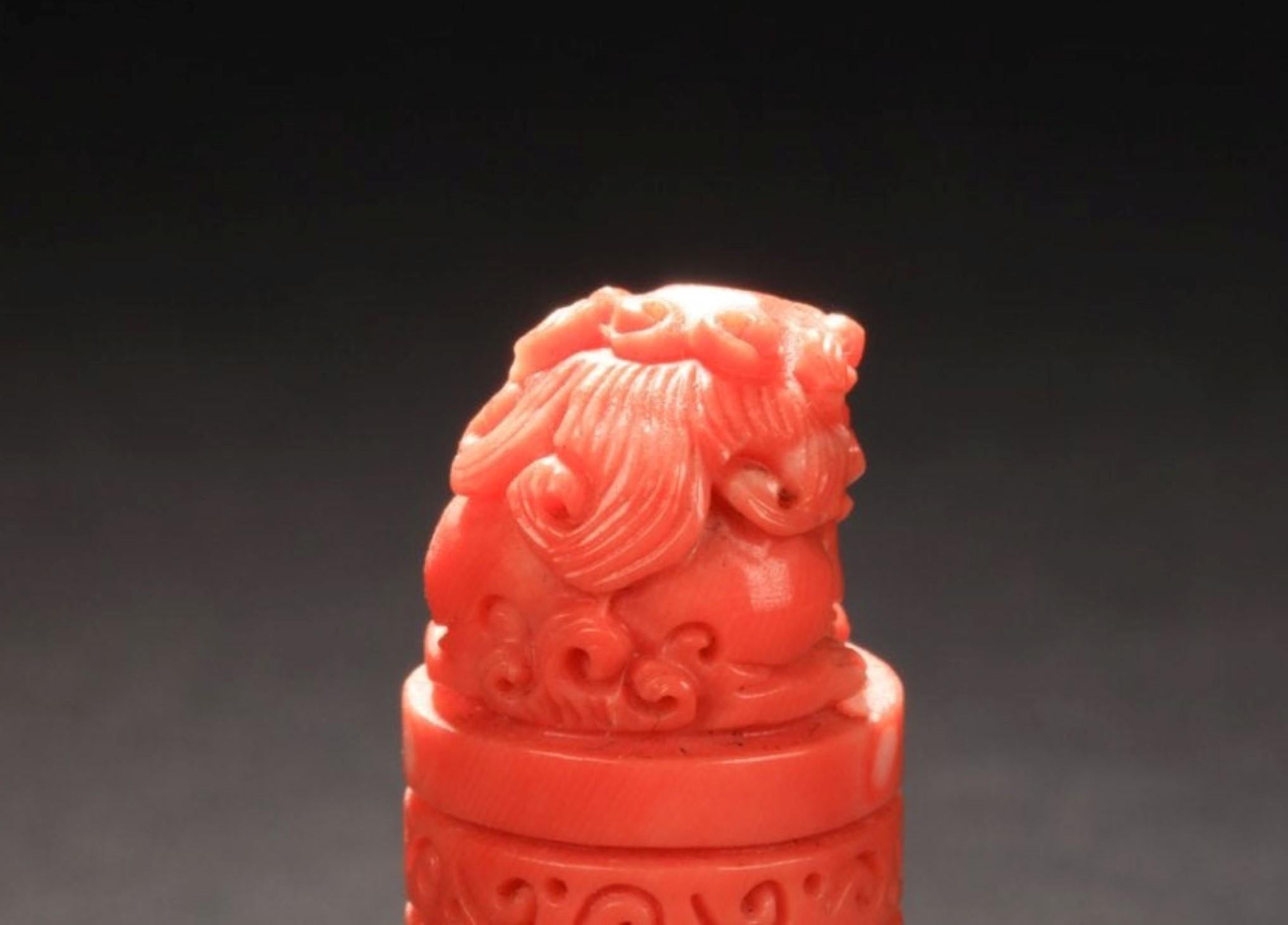 Cachet de lion chinois en corail orange-rouge naturel sculpté à la main en vente 13