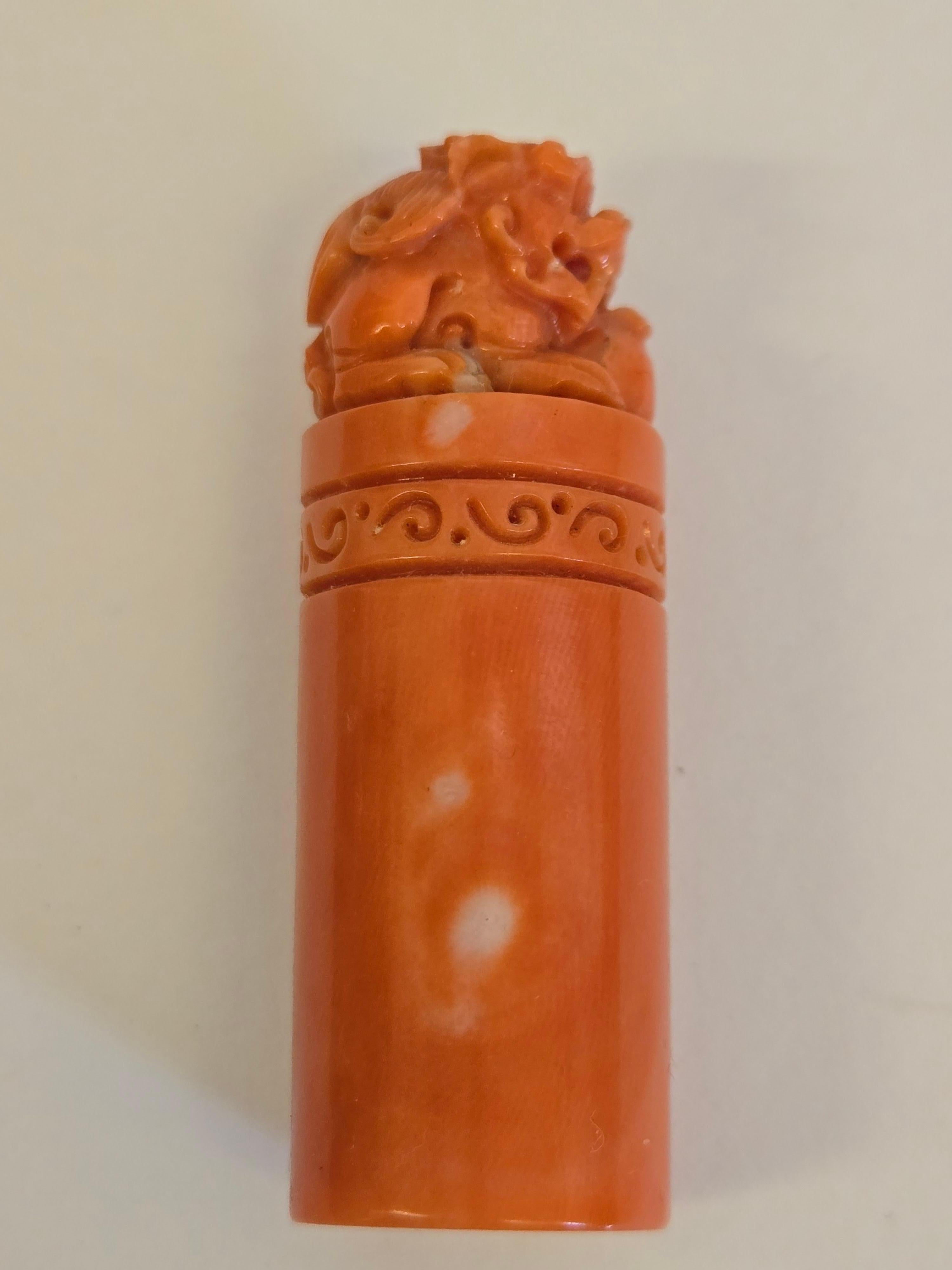 Cachet de lion chinois en corail orange-rouge naturel sculpté à la main en vente 2