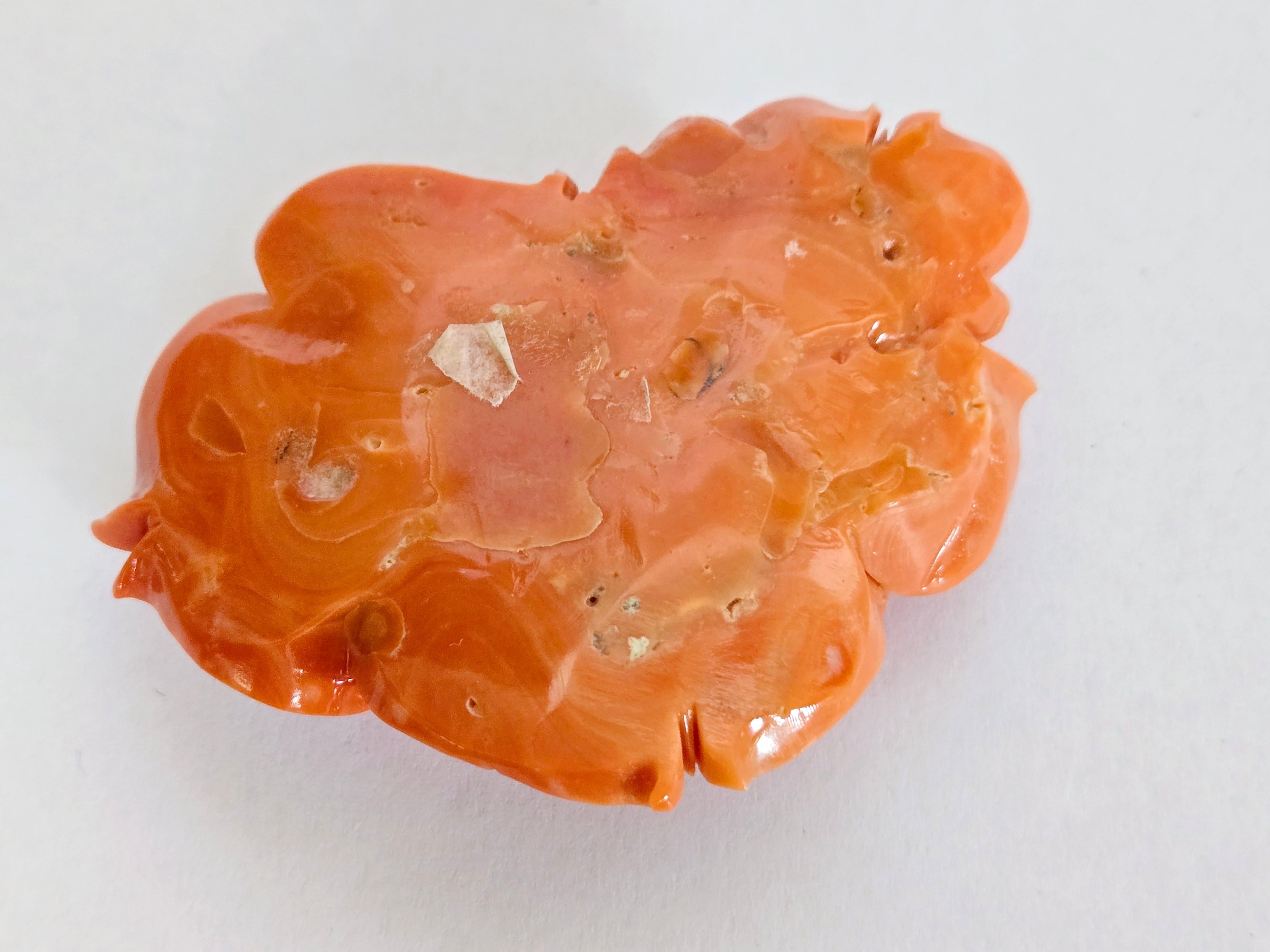 Handgeschnitzte natürliche orange-rote Coral Rose Ornament im Angebot 6