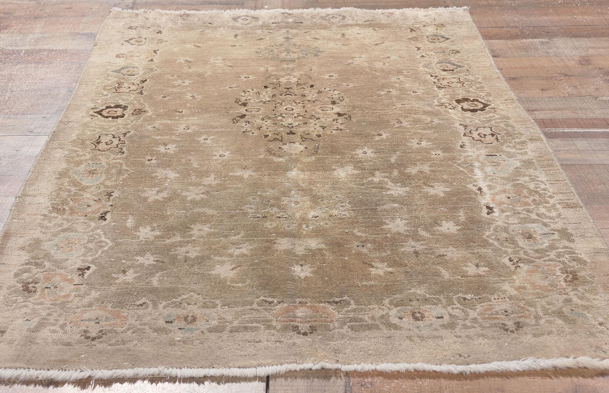 Handgeschnitzter neutraler persischer Kashan-Teppich im Vintage-Stil (Wolle) im Angebot