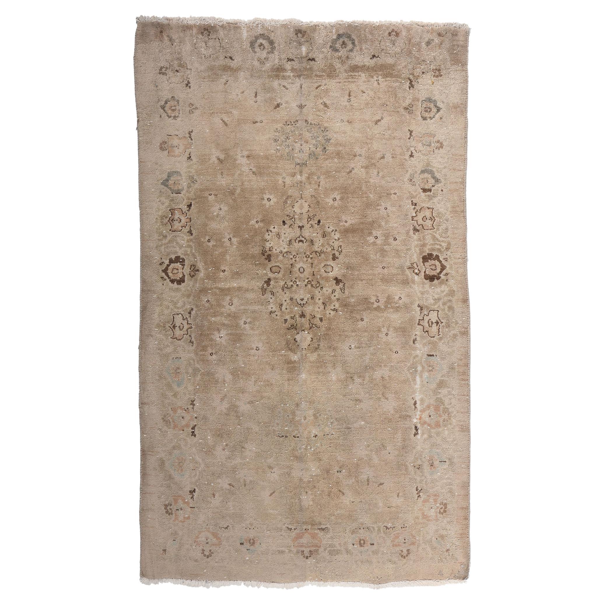 Handgeschnitzter neutraler persischer Kashan-Teppich im Vintage-Stil im Angebot