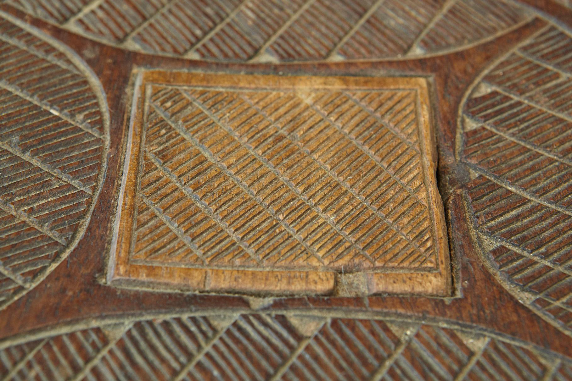 Tabouret Nupe à 8 pieds, sculpté à la main, Nigeria, années 1950 en vente 2