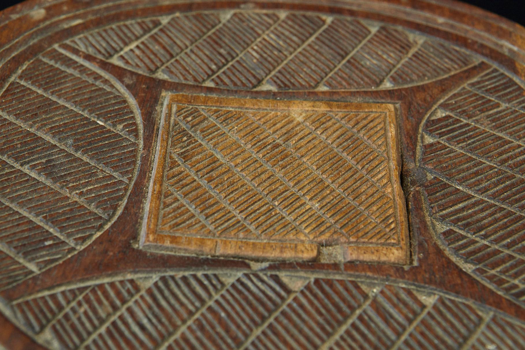 Hand Carved Nupe Stool with 8 Legs, Nigeria, 1950s For Sale 3