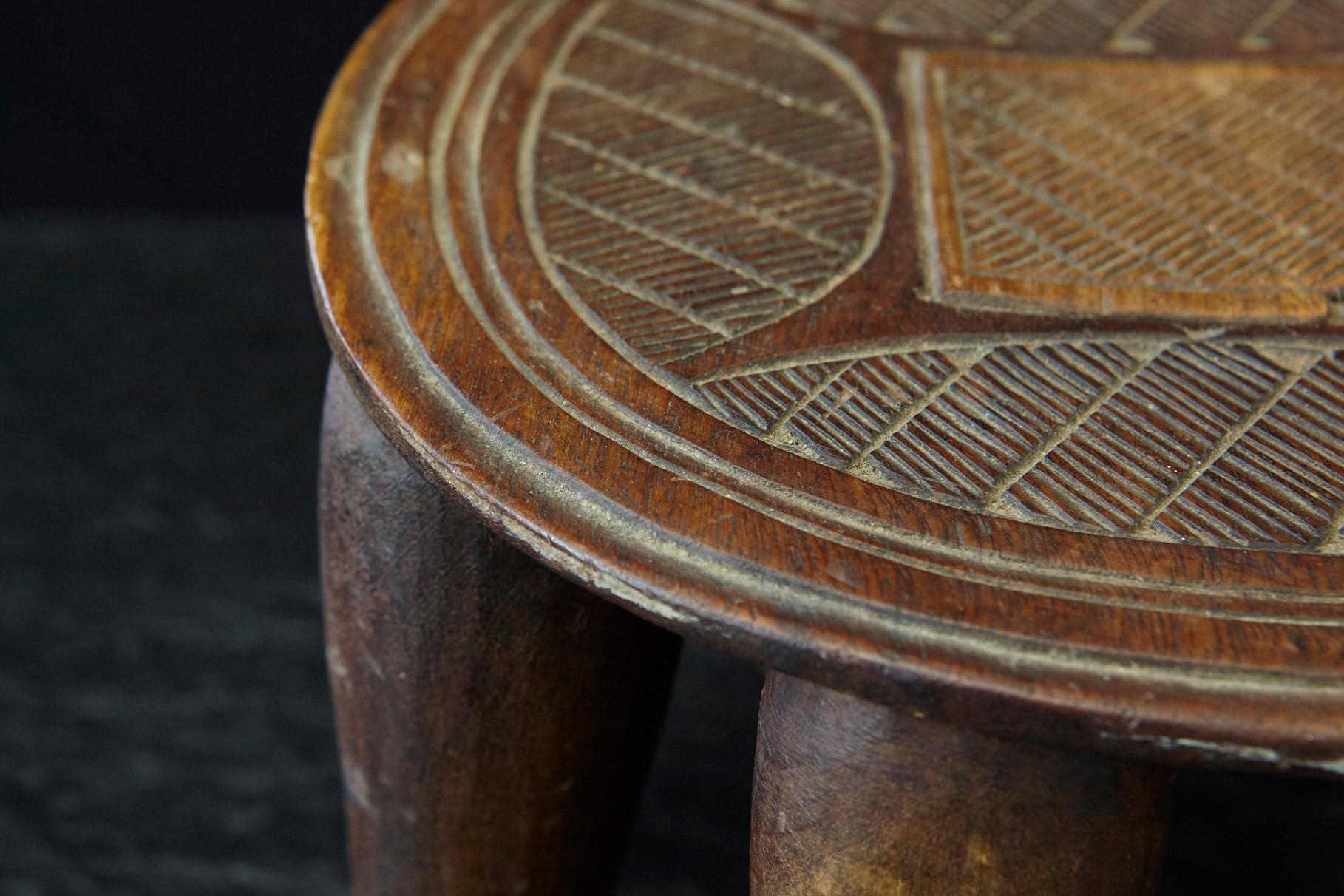 Hand Carved Nupe Stool with 8 Legs, Nigeria, 1950s For Sale 4
