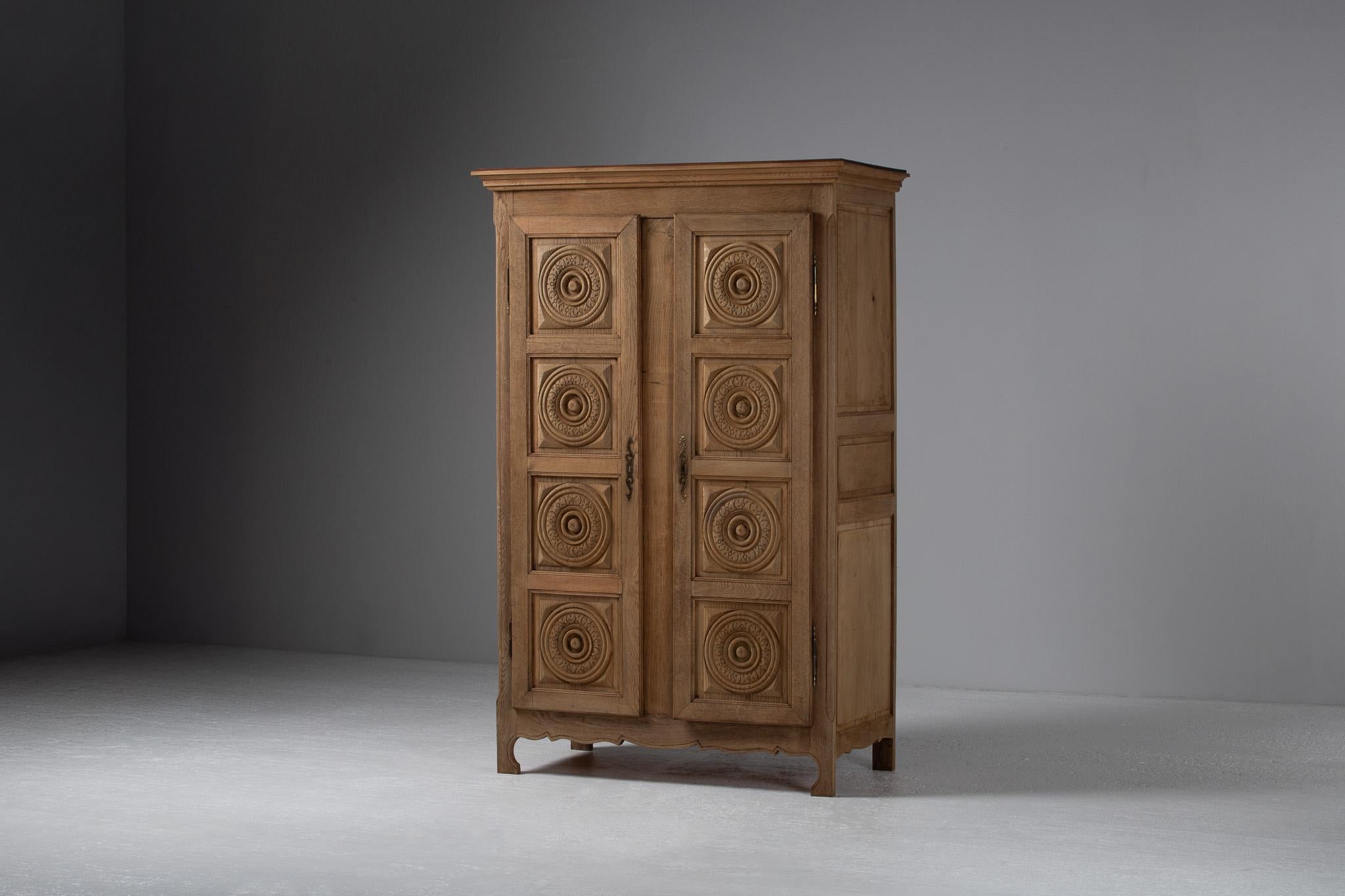 Mid-Century moderno Hand-Carved Oak Armoire, France, 1950s in vendita