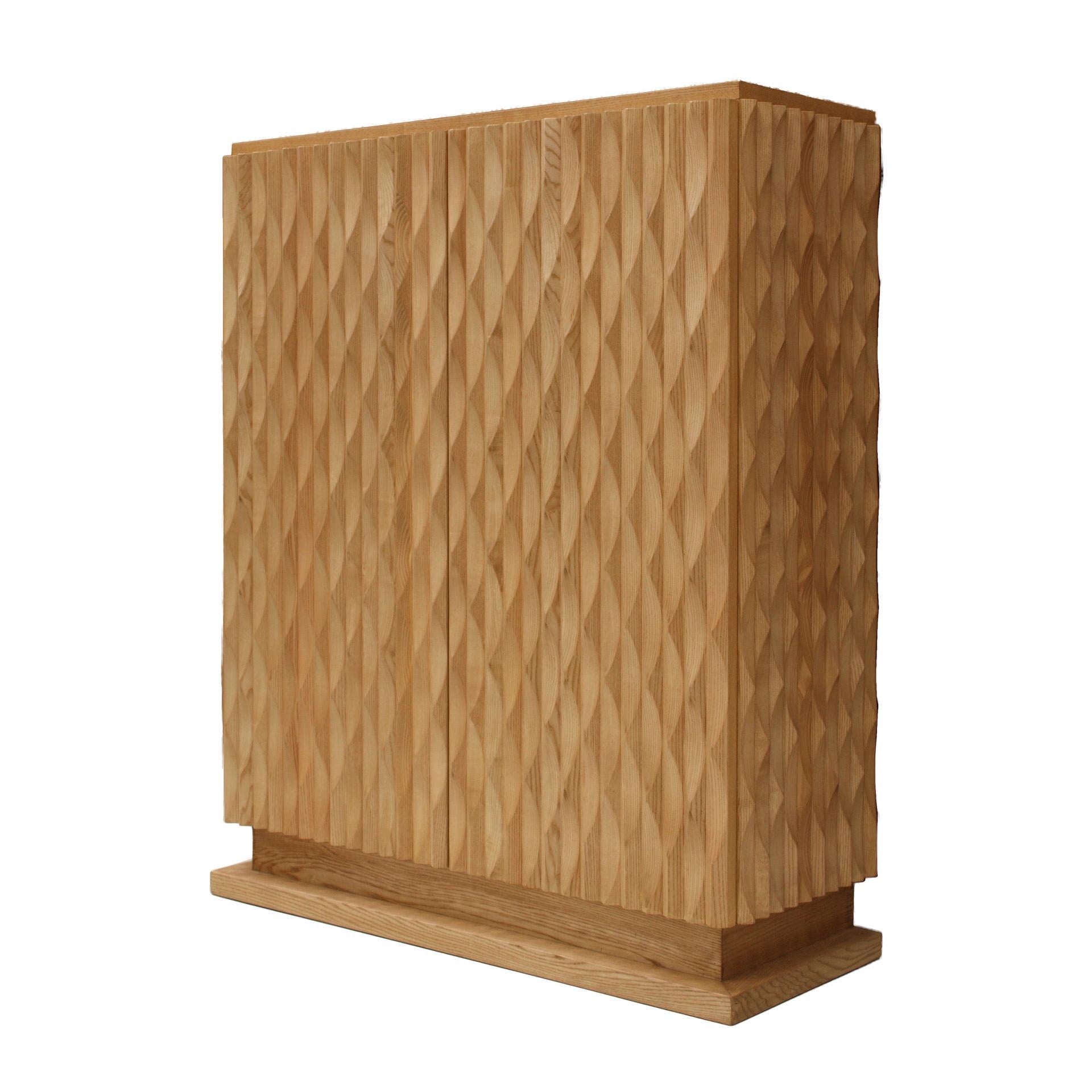 Exquisite Hand-Carved Oak Bar Cabinet with Glass Shelves
Enhance your home with the sophisticated charm of this hand-carved oak bar cabinet. Designed with two hinged doors, this piece combines elegant craftsmanship with practical storage