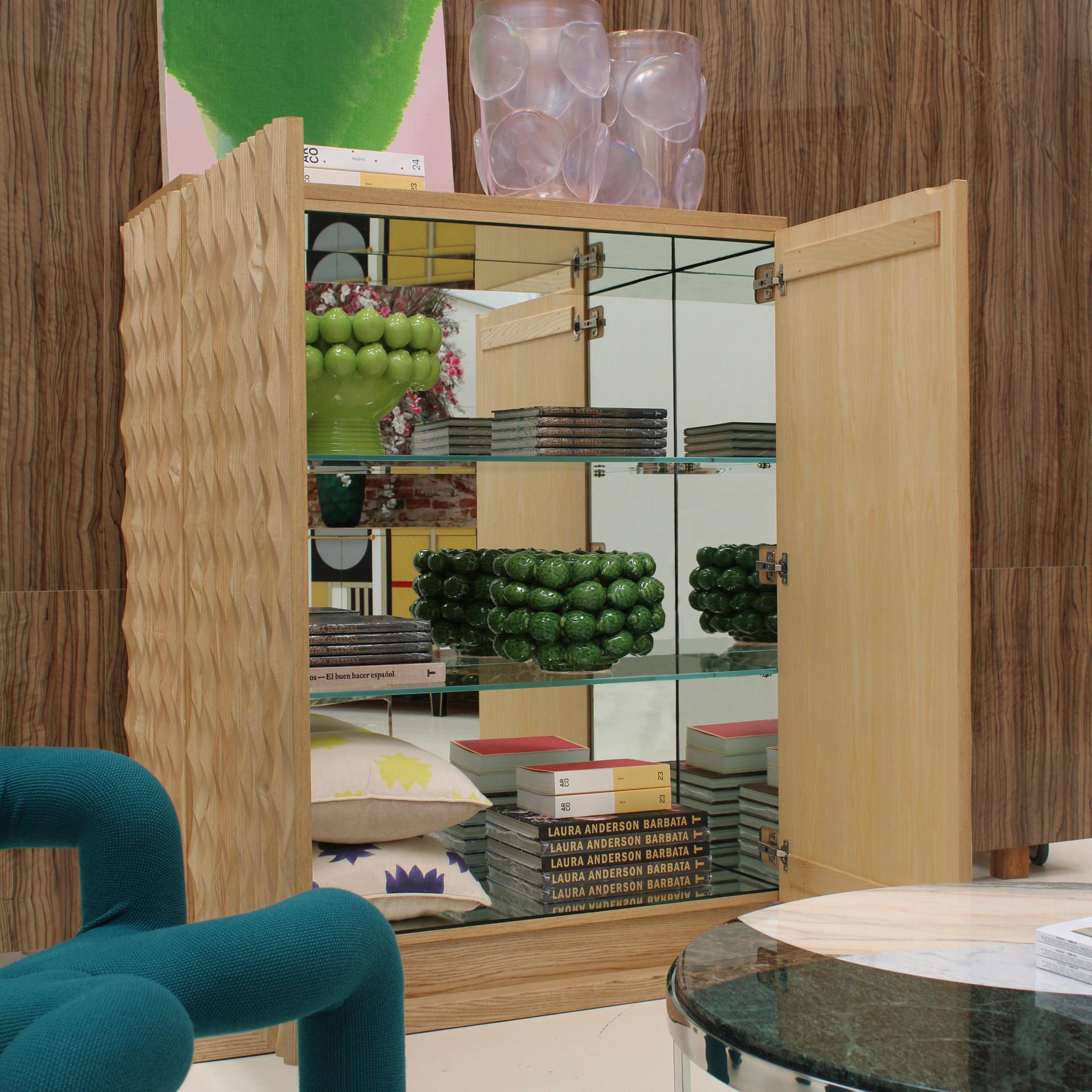 Brutalist Style Hand-carved Oak and Glass Mirror Italian Bar Cabinet For Sale 1