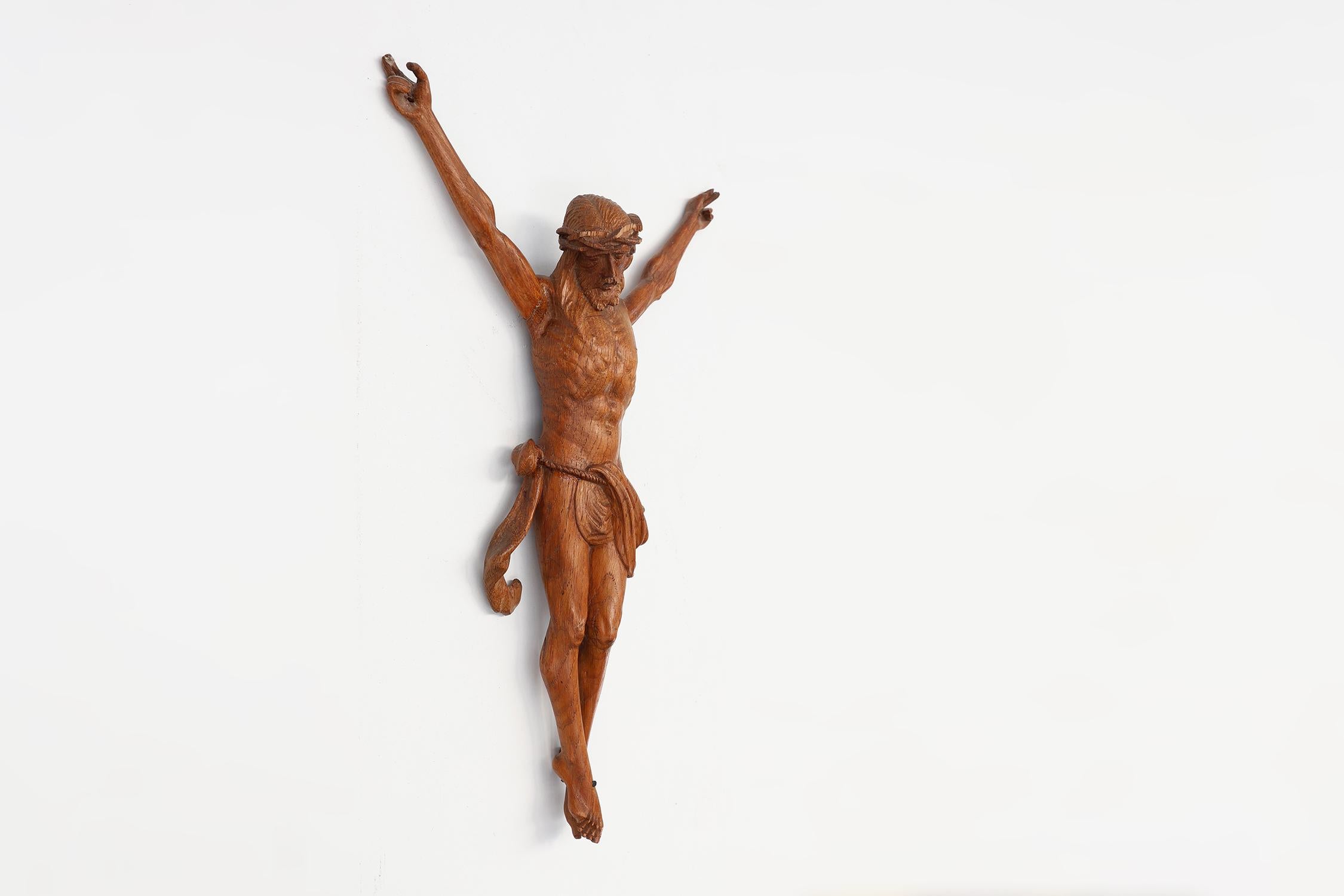Sculpté à la main Crucifix ou corpus Christi en chêne sculpté à la main, Belgique vers 1900 en vente