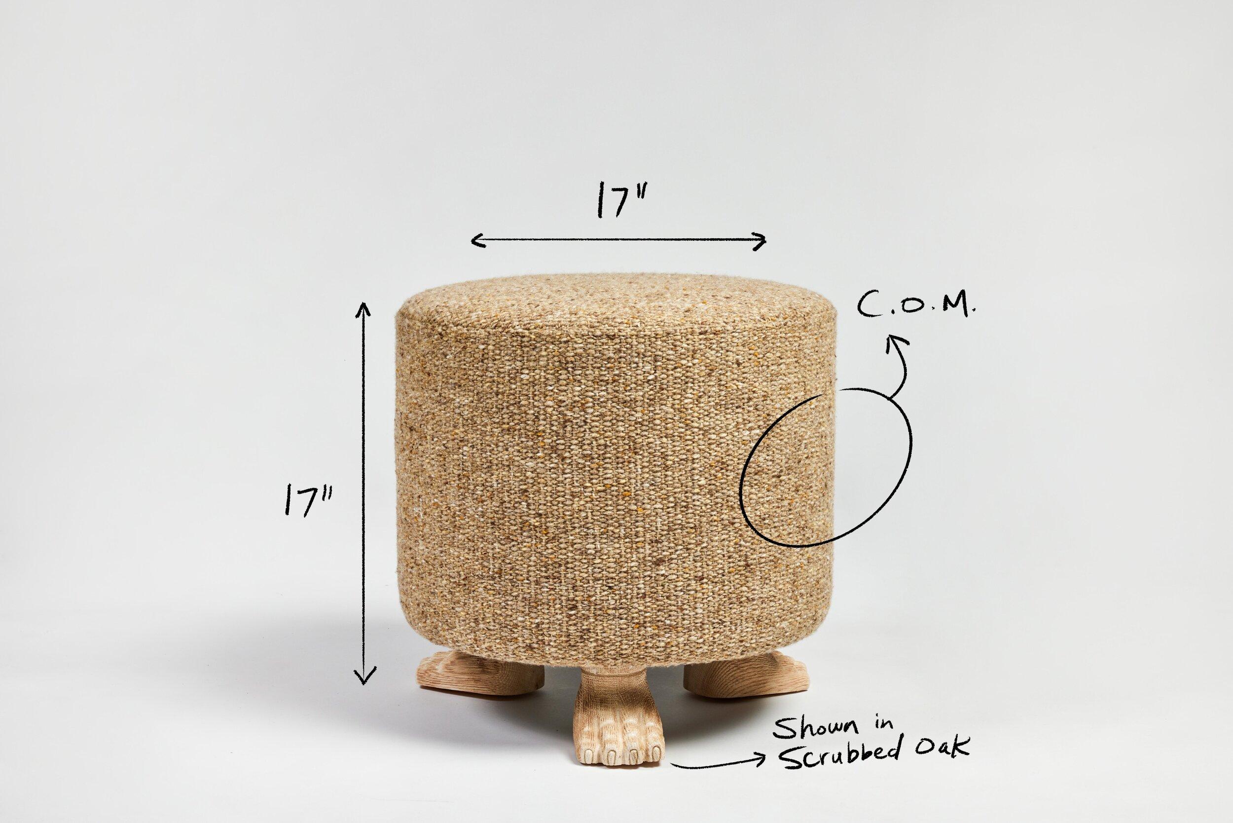 Pouf imbottito con piedi a zampa di Lupa in Oak Oak intagliato a mano di Martin & Brocket In condizioni Nuovo in vendita a Los Angeles, CA