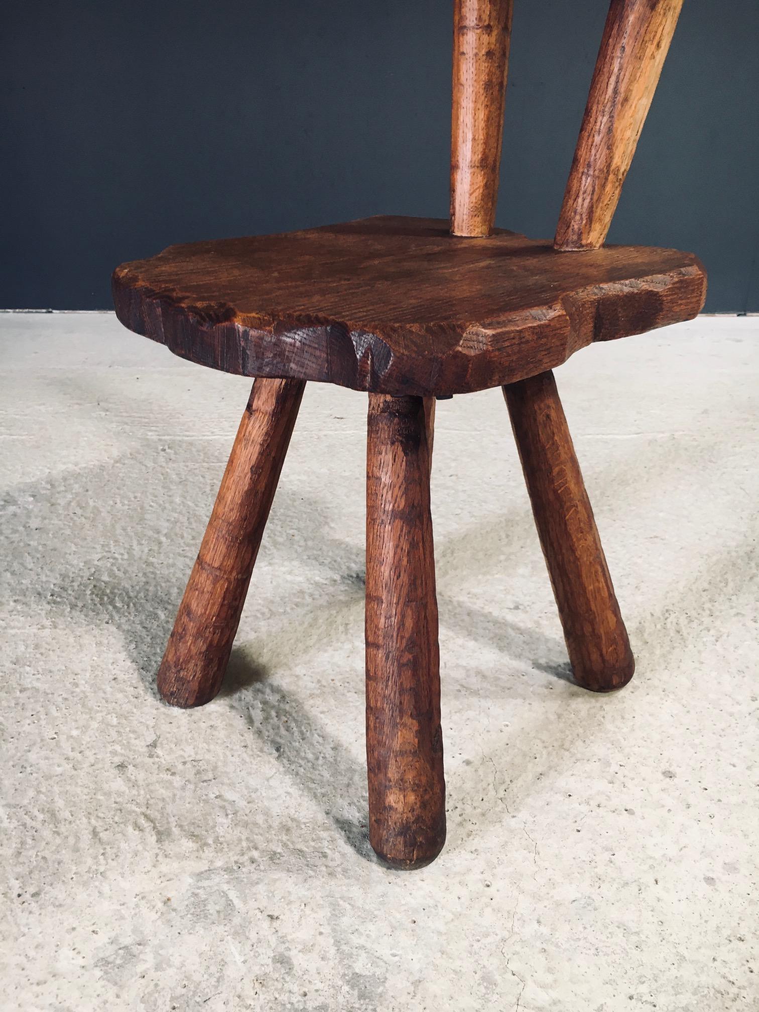 Handgeschnitzter Eiche Rustikaler Alpenstuhl, Frankreich 1920er Jahre im Angebot 5