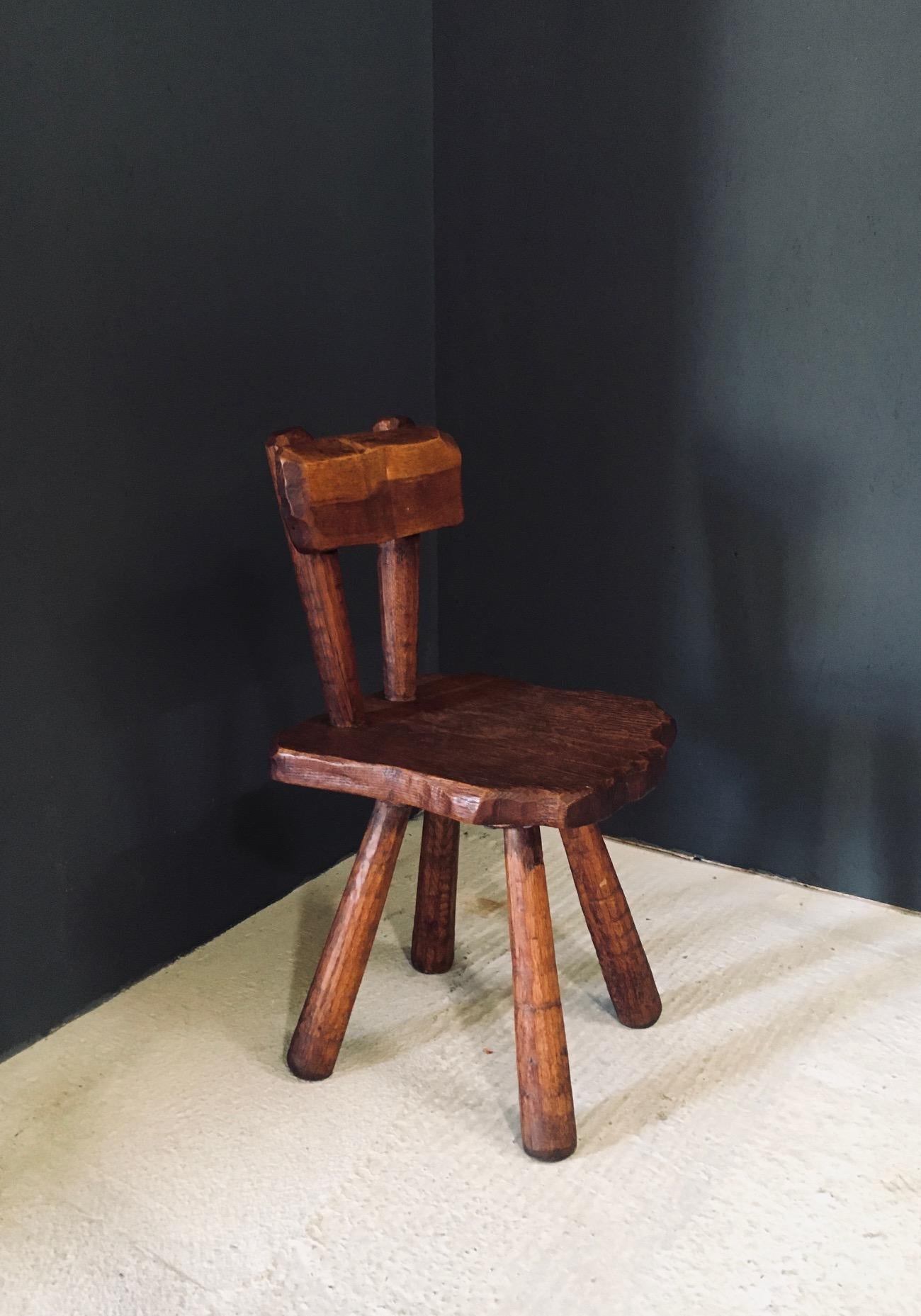 Handgeschnitzter Eiche Rustikaler Alpenstuhl, Frankreich 1920er Jahre im Zustand „Gut“ im Angebot in Oud-Turnhout, VAN