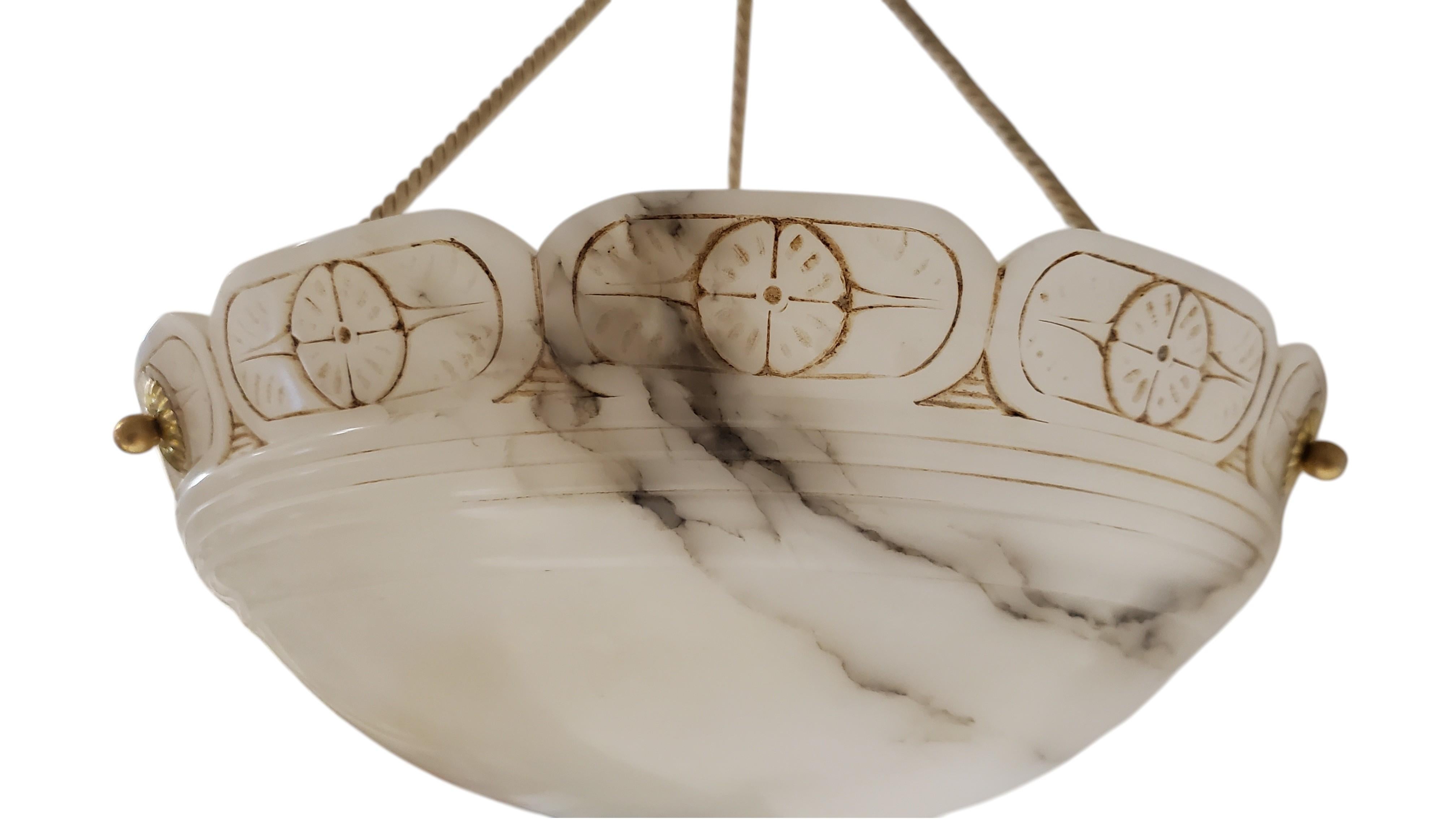 Hand carved off white original alabaster w/ border rim detail, rope + brass trim In Good Condition For Sale In New York City, NY