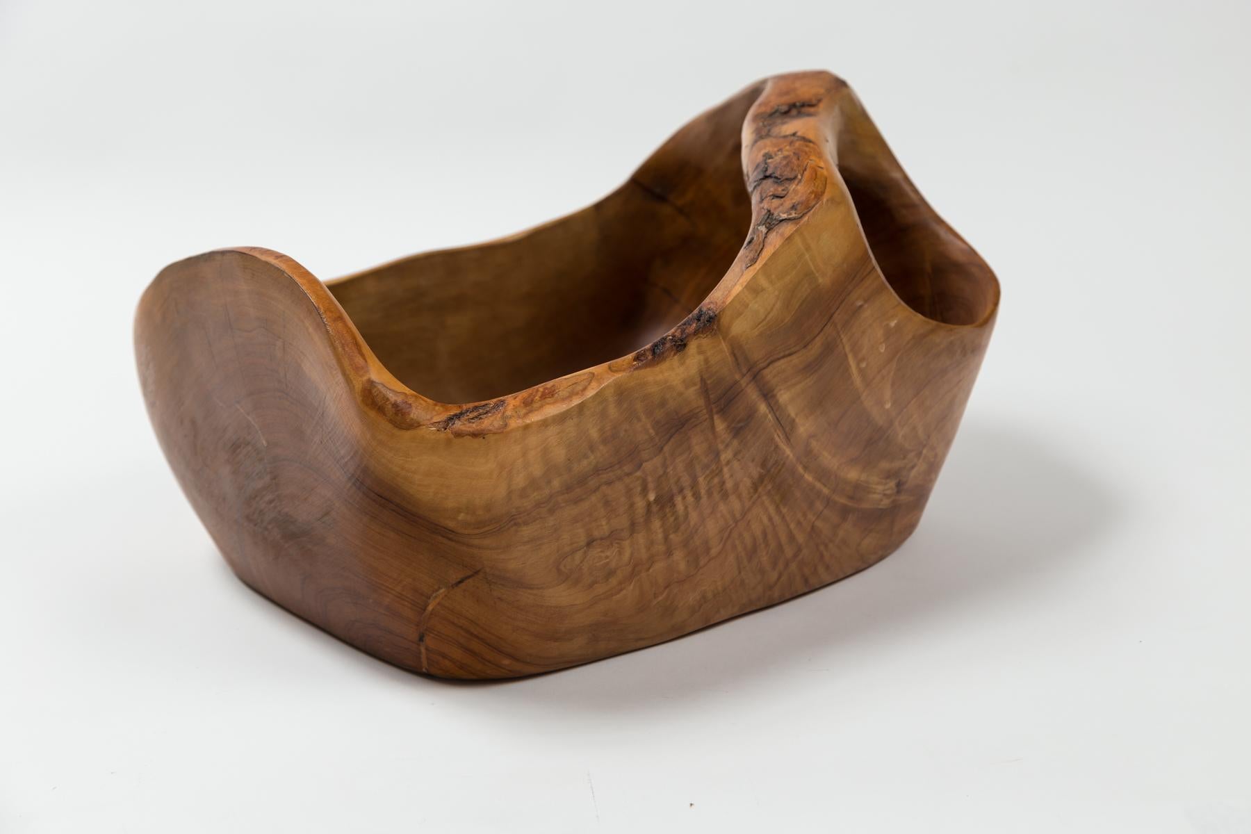 Fin du 20e siècle Bol en bois d'olivier sculpté à la main par Jean Paul Bowles, Vallauris, France, vers 1970 en vente