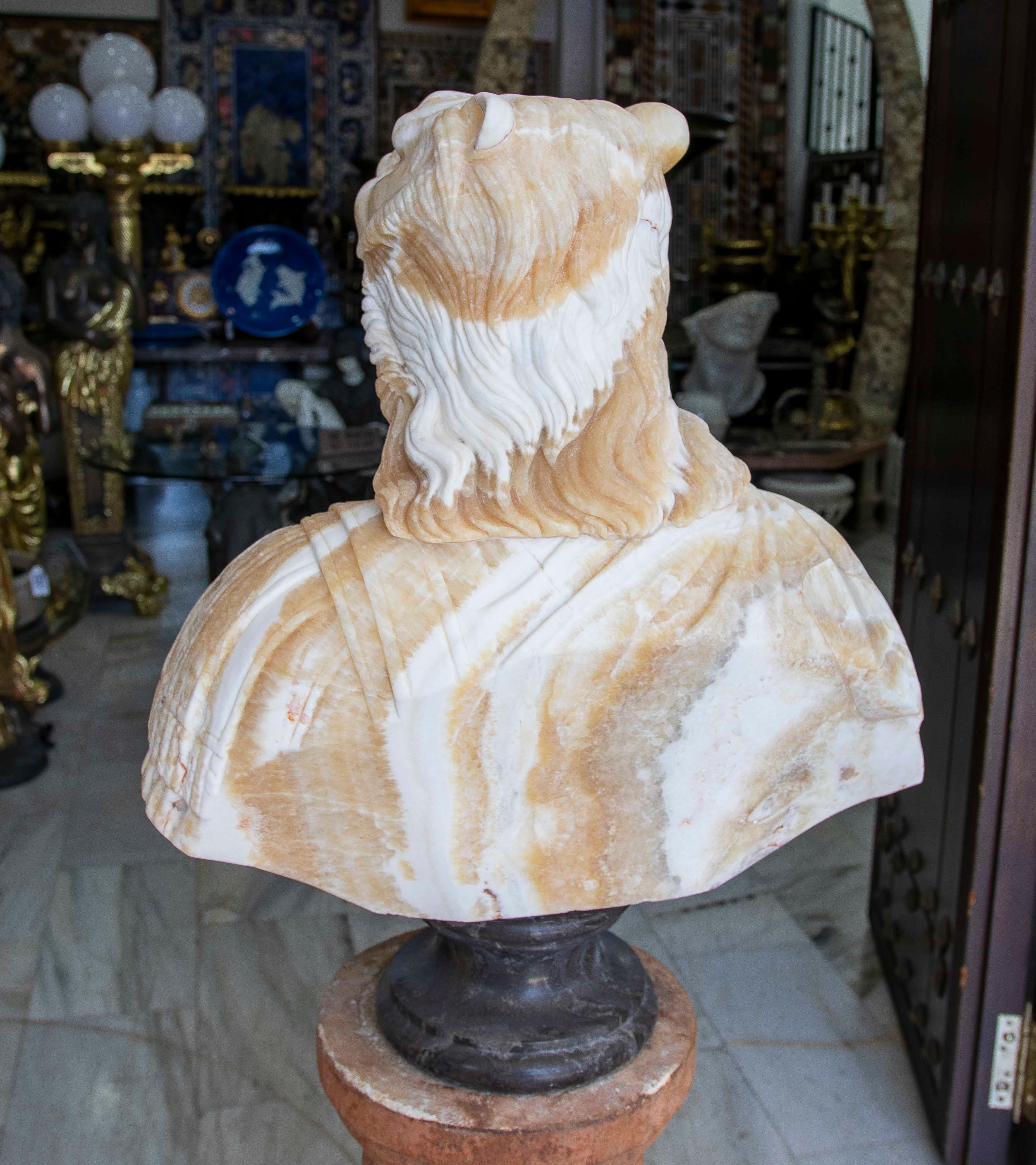 Busto in onice e marmo scolpito a mano di Mitridate VI con base in vendita 13