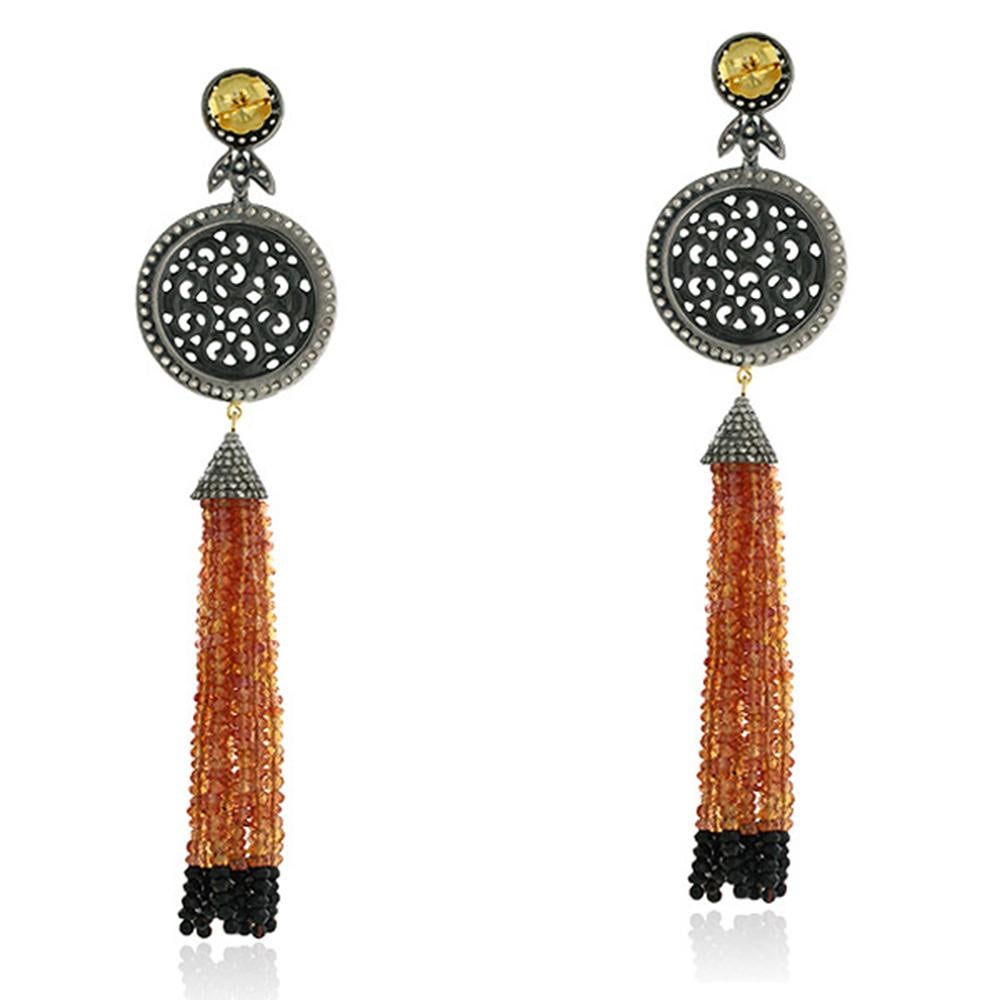 Taille mixte Boucles d'oreilles à pompon en or et argent avec onyx et saphirs orange sculptés à la main et diamants en vente