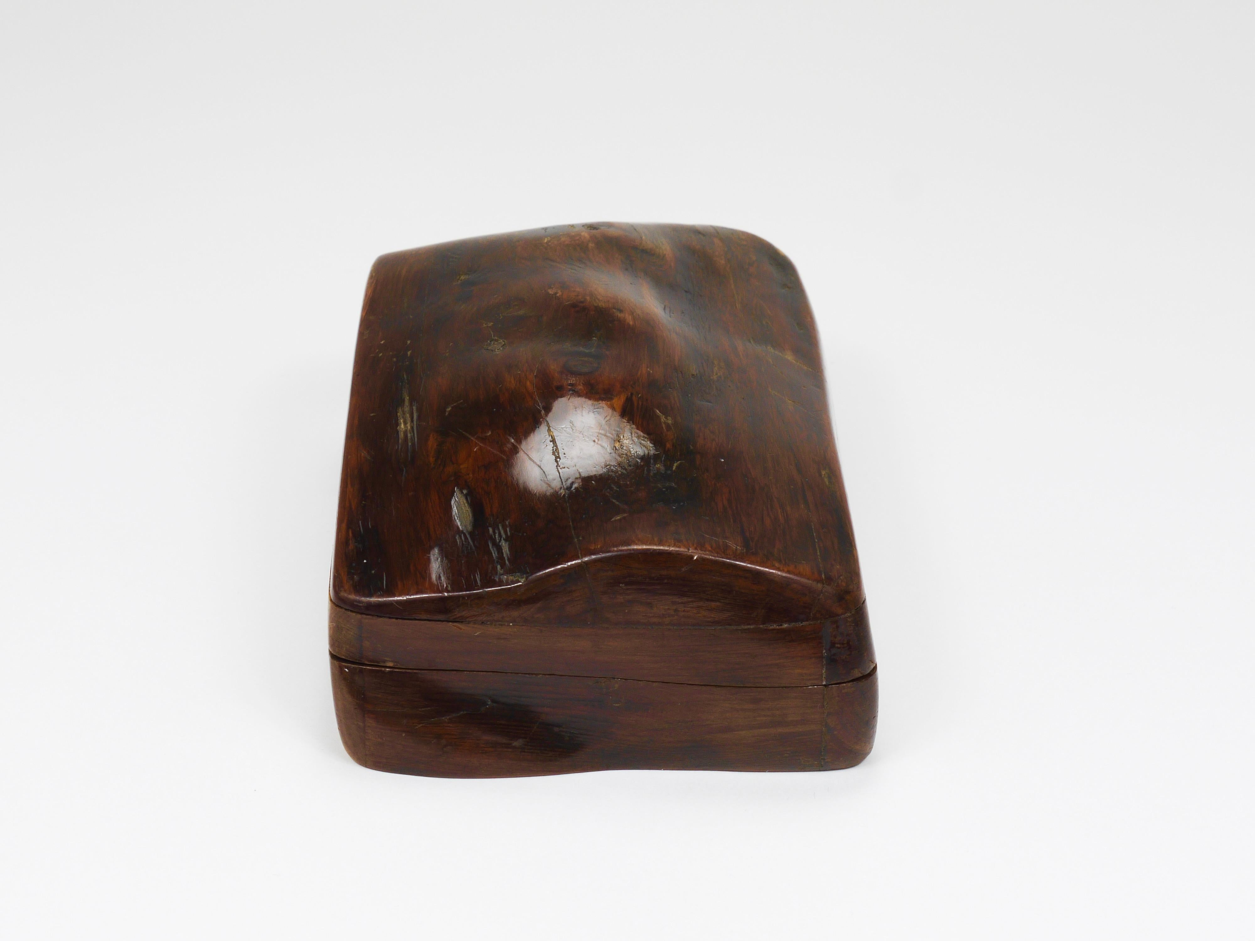 Boîte en bois organique avec couvercle, sculptée à la main, France, années 1950 en vente 3