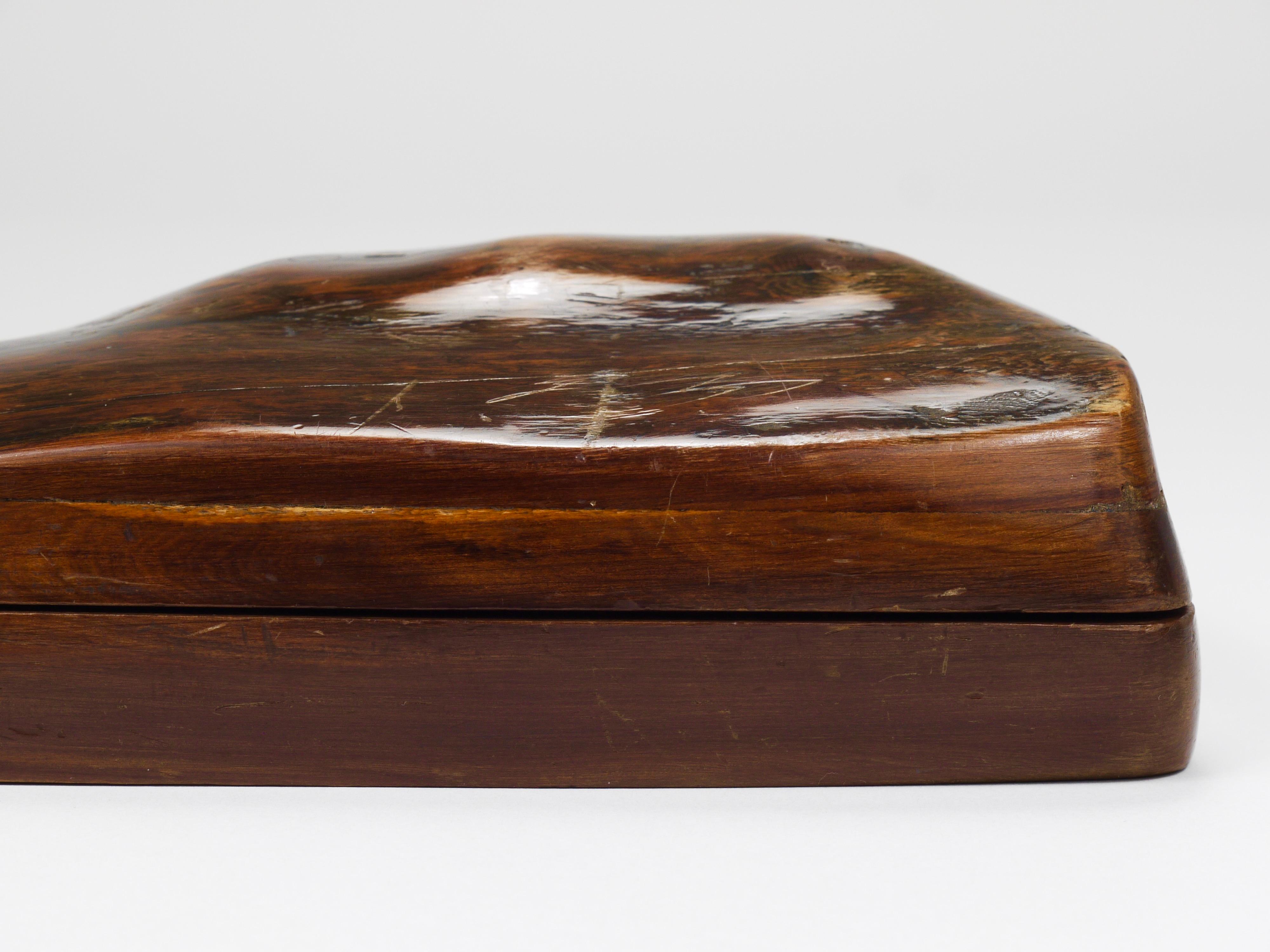 Boîte en bois organique avec couvercle, sculptée à la main, France, années 1950 en vente 6