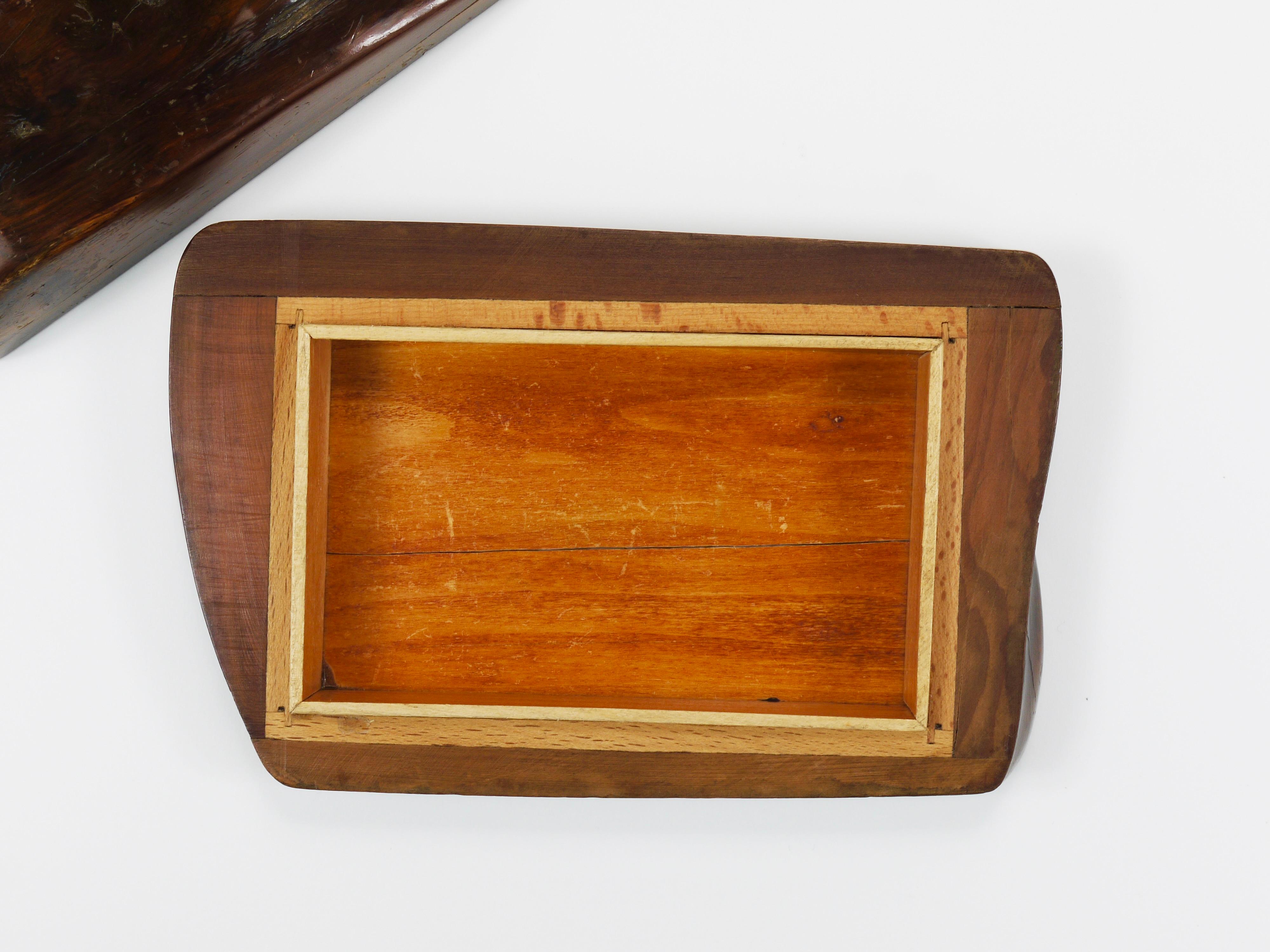 Boîte en bois organique avec couvercle, sculptée à la main, France, années 1950 en vente 11