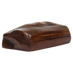 Caja de madera orgánica tallada a mano con tapa, Francia, años 50