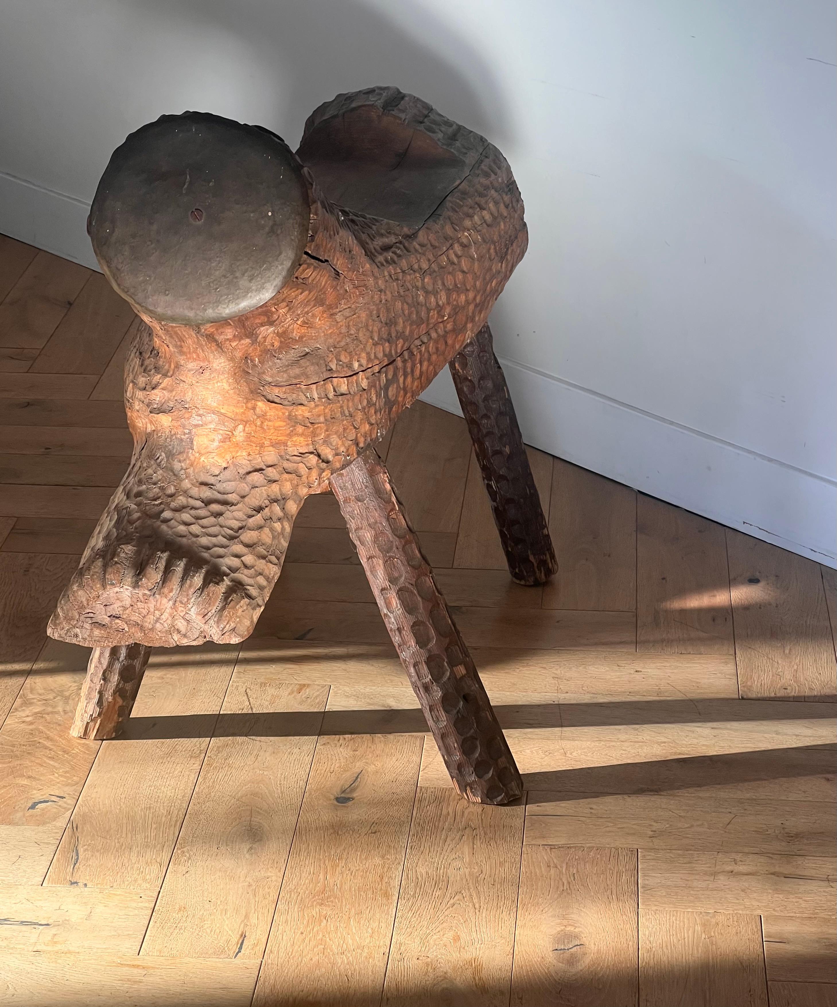 Banc d'art outsider avec visage, sculpté à la main, Twentieth en vente 4