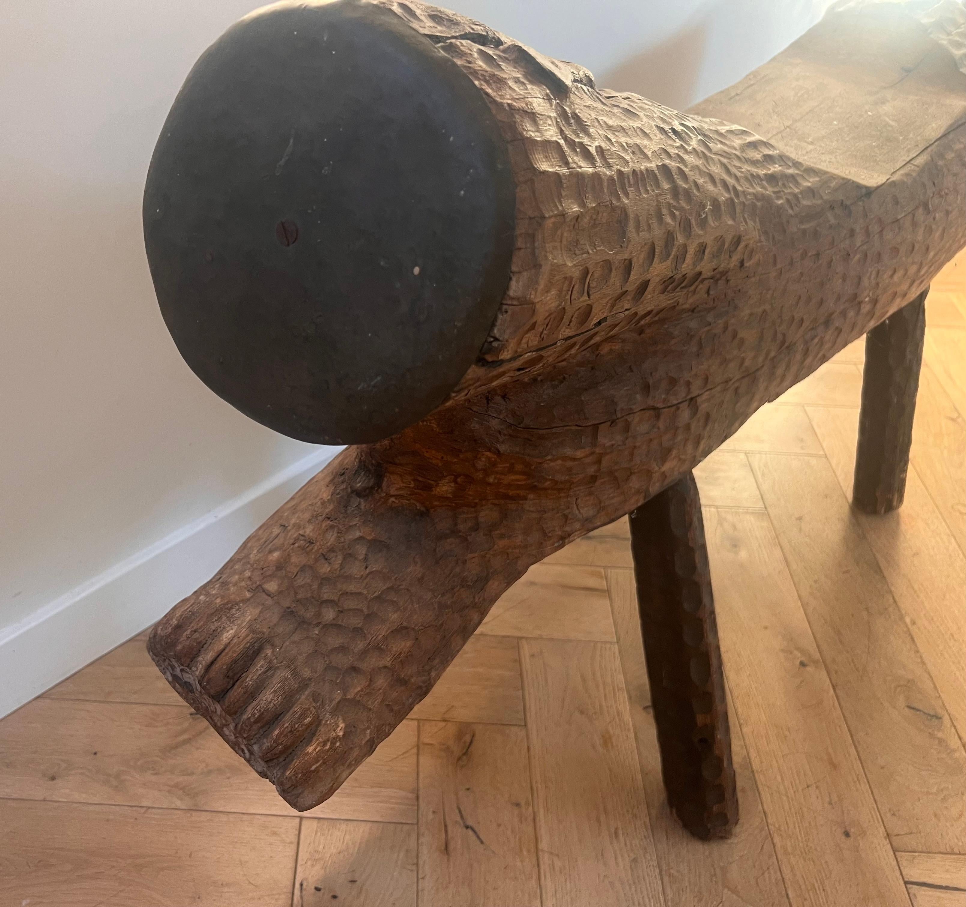 Banc d'art outsider avec visage, sculpté à la main, Twentieth en vente 7