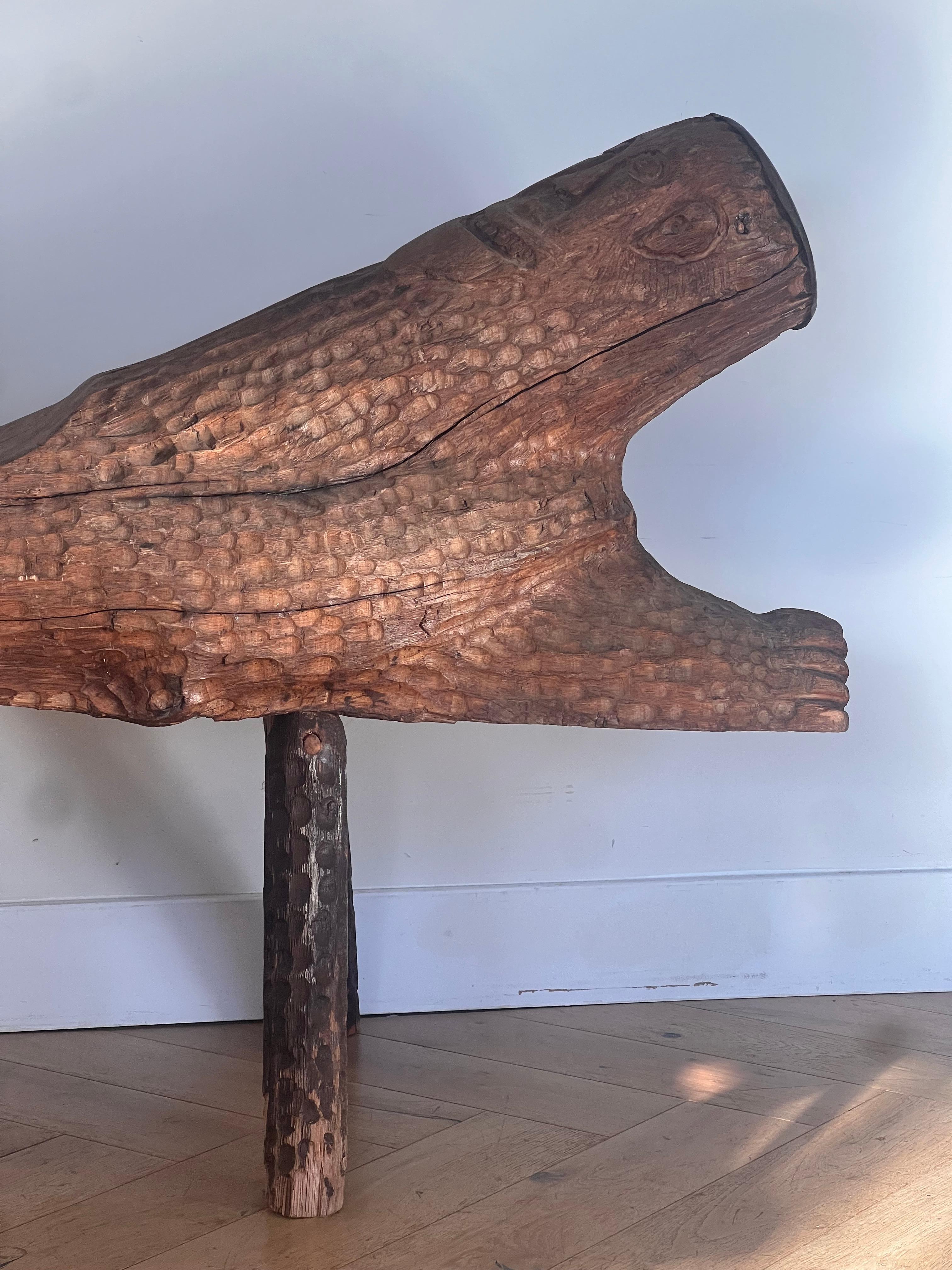 Banc d'art outsider avec visage, sculpté à la main, Twentieth en vente 12