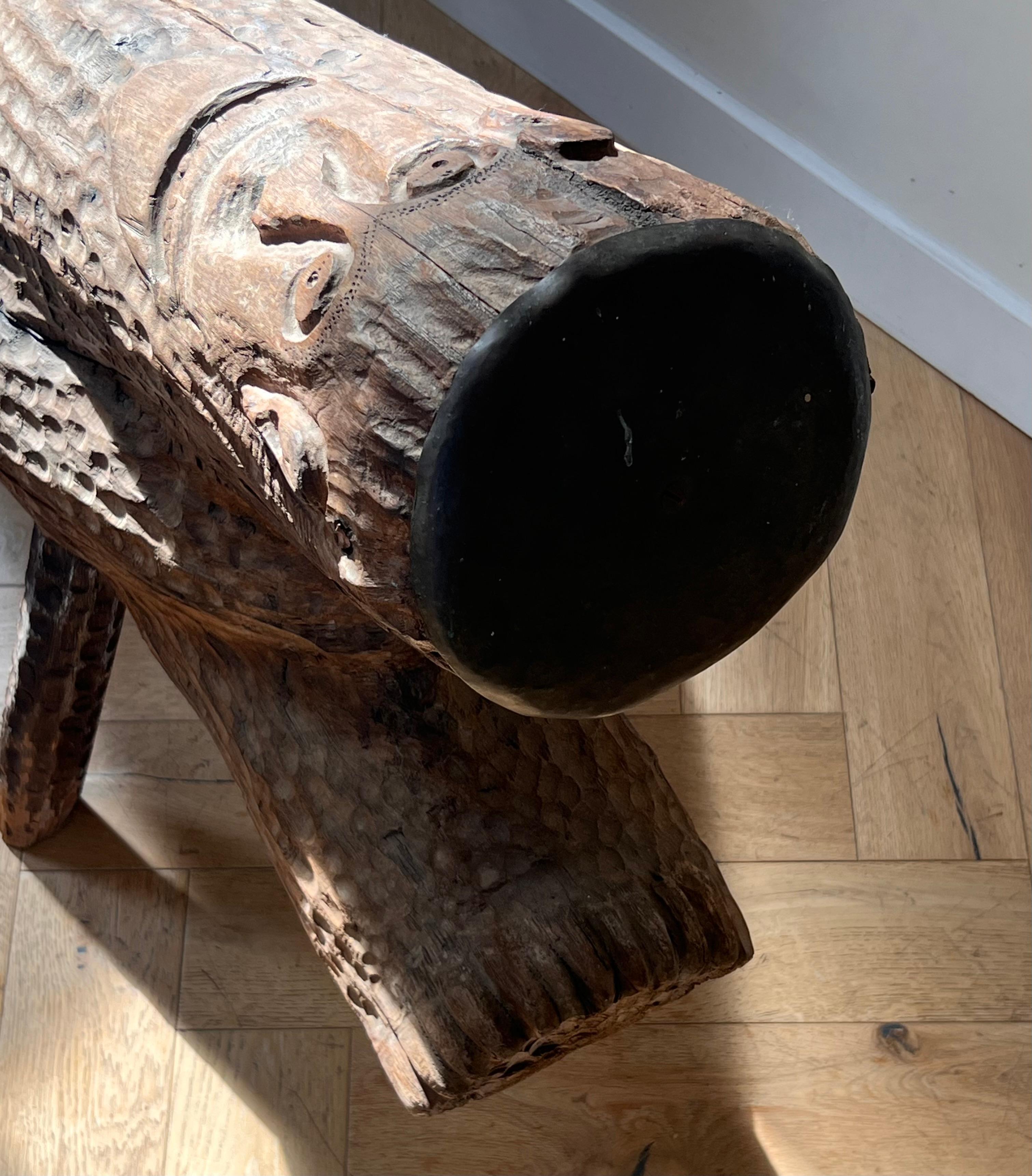 Fait main Banc d'art outsider avec visage, sculpté à la main, Twentieth en vente