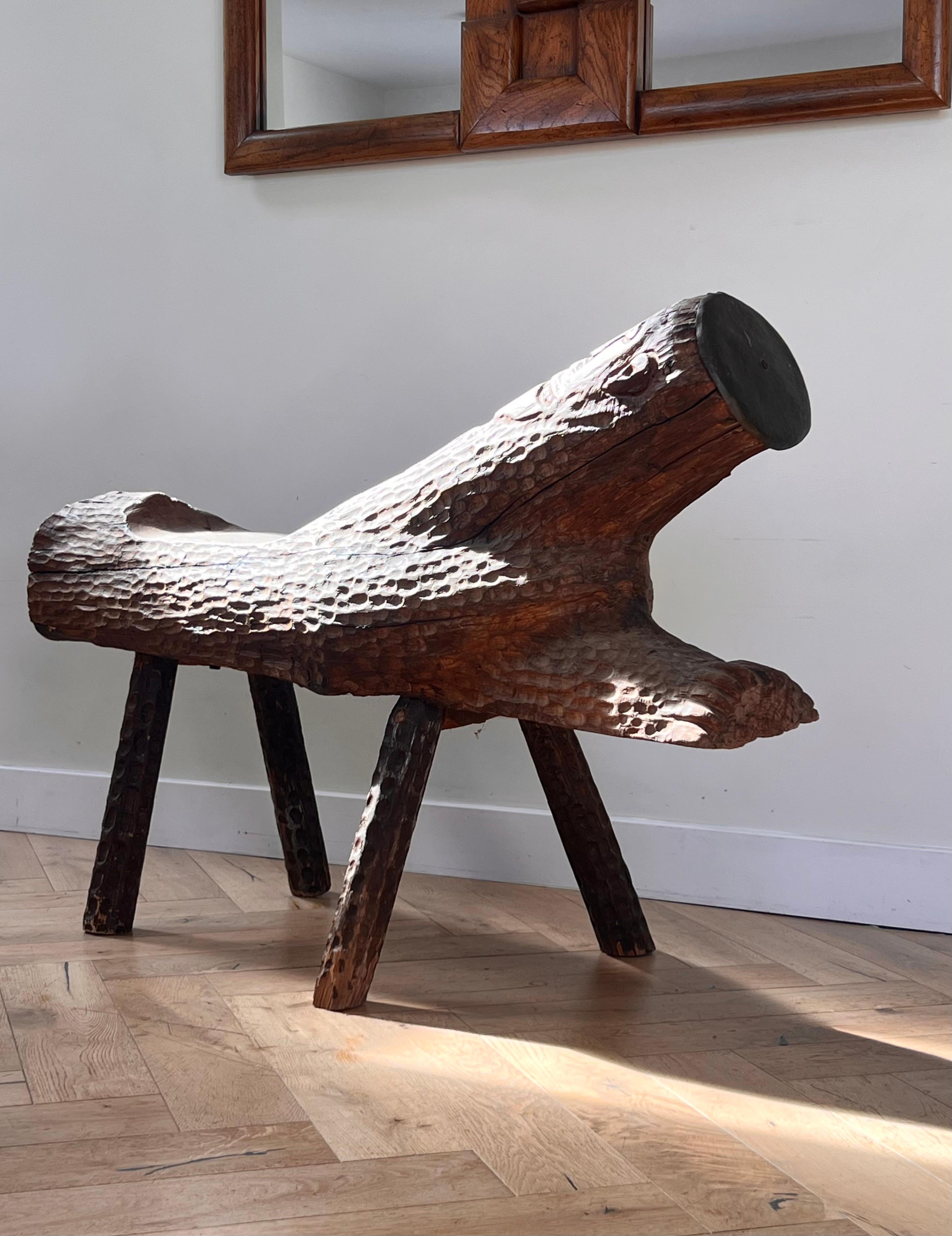 20ième siècle Banc d'art outsider avec visage, sculpté à la main, Twentieth en vente