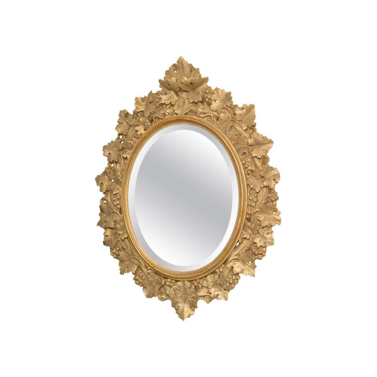 Handgeschnitzter ovaler goldbemalter Spiegel, 19. Jahrhundert im Angebot