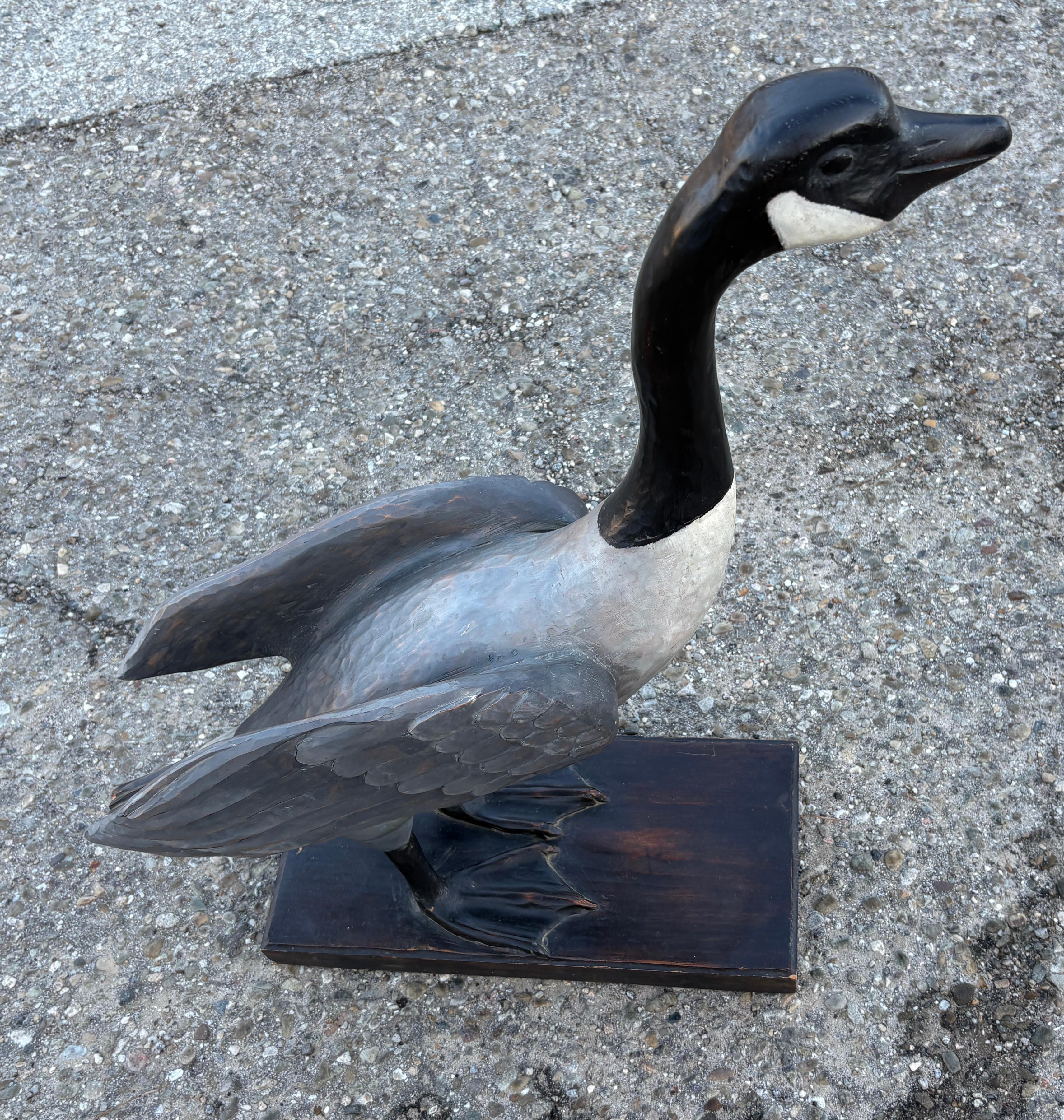 Handgeschnitzte & bemalte große kanadische Gänse - Paar (Ende des 20. Jahrhunderts) im Angebot