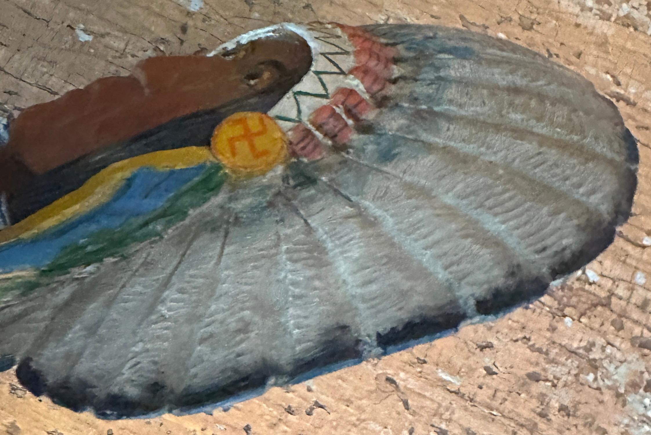 Américain Plaque de chef indien en bois sculpté et peint à la main en vente