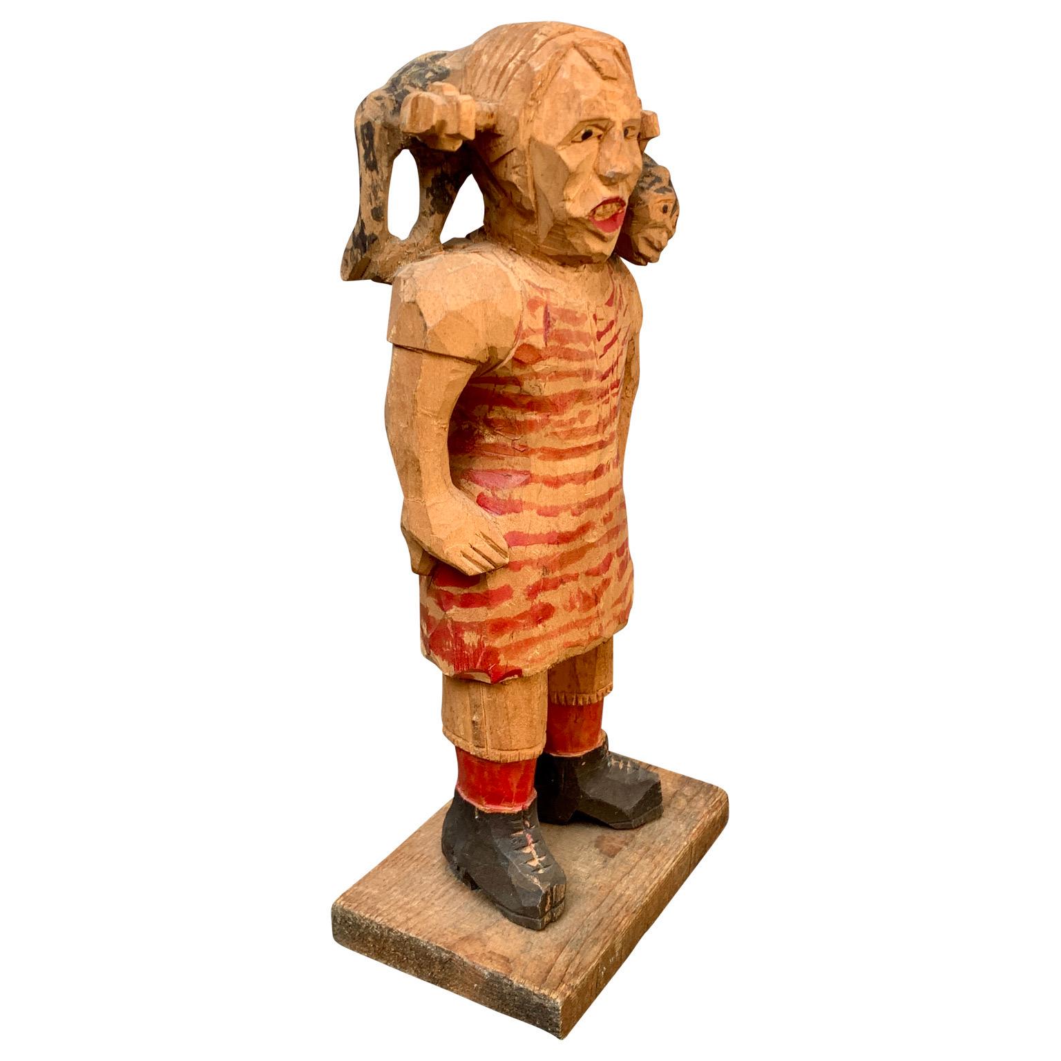 Figura tallada policromada de arte popular sueco de la conocida heroína infantil Pippi Calzaslargas. De los cuentos y también programa de televisión de los años 60, escritos por la escritora infantil sueca Astrid Lindgren, esta escultura representa
