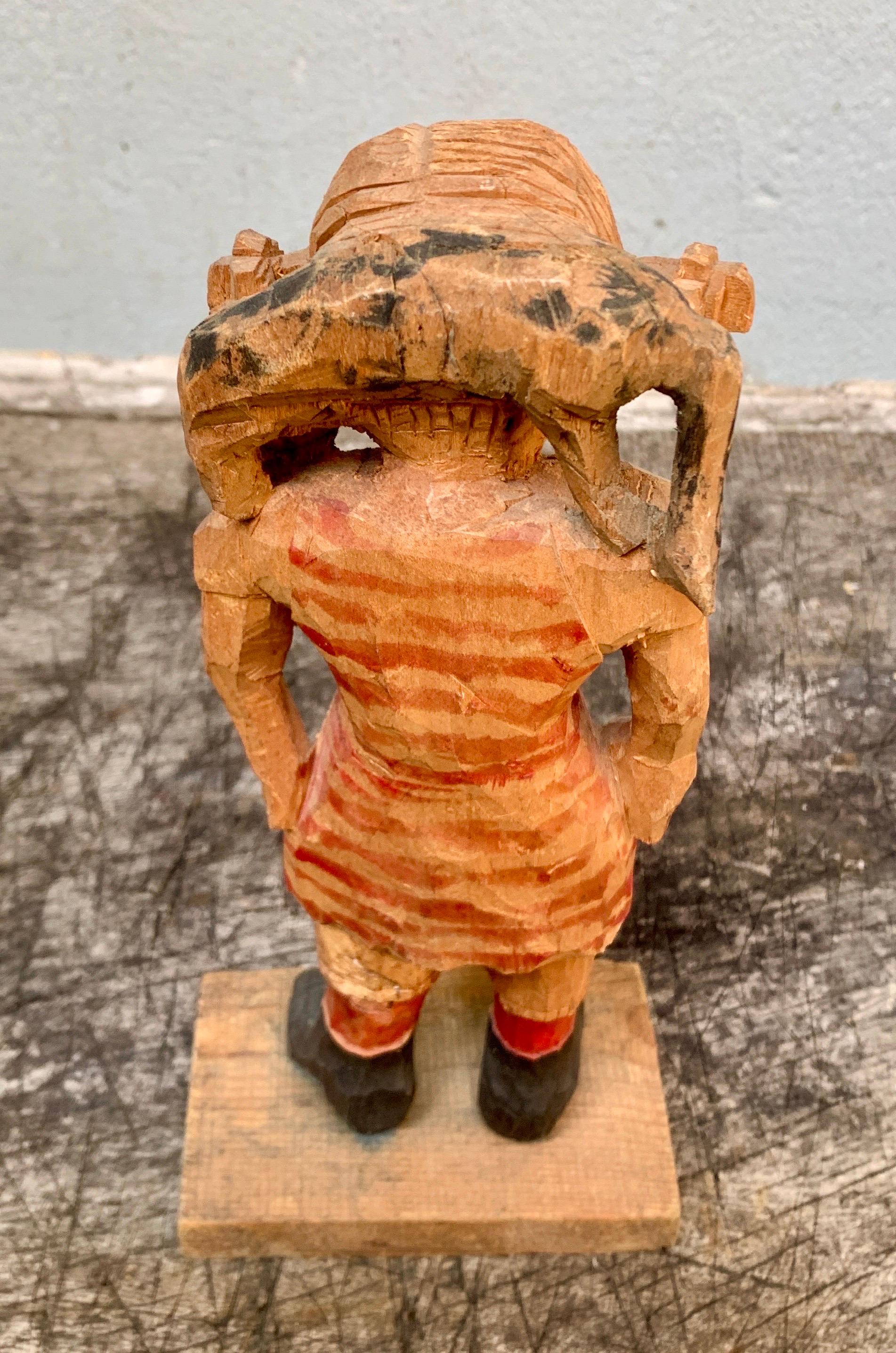 Figura de madera pintada a mano de Pippi Calzaslargas en venta 1