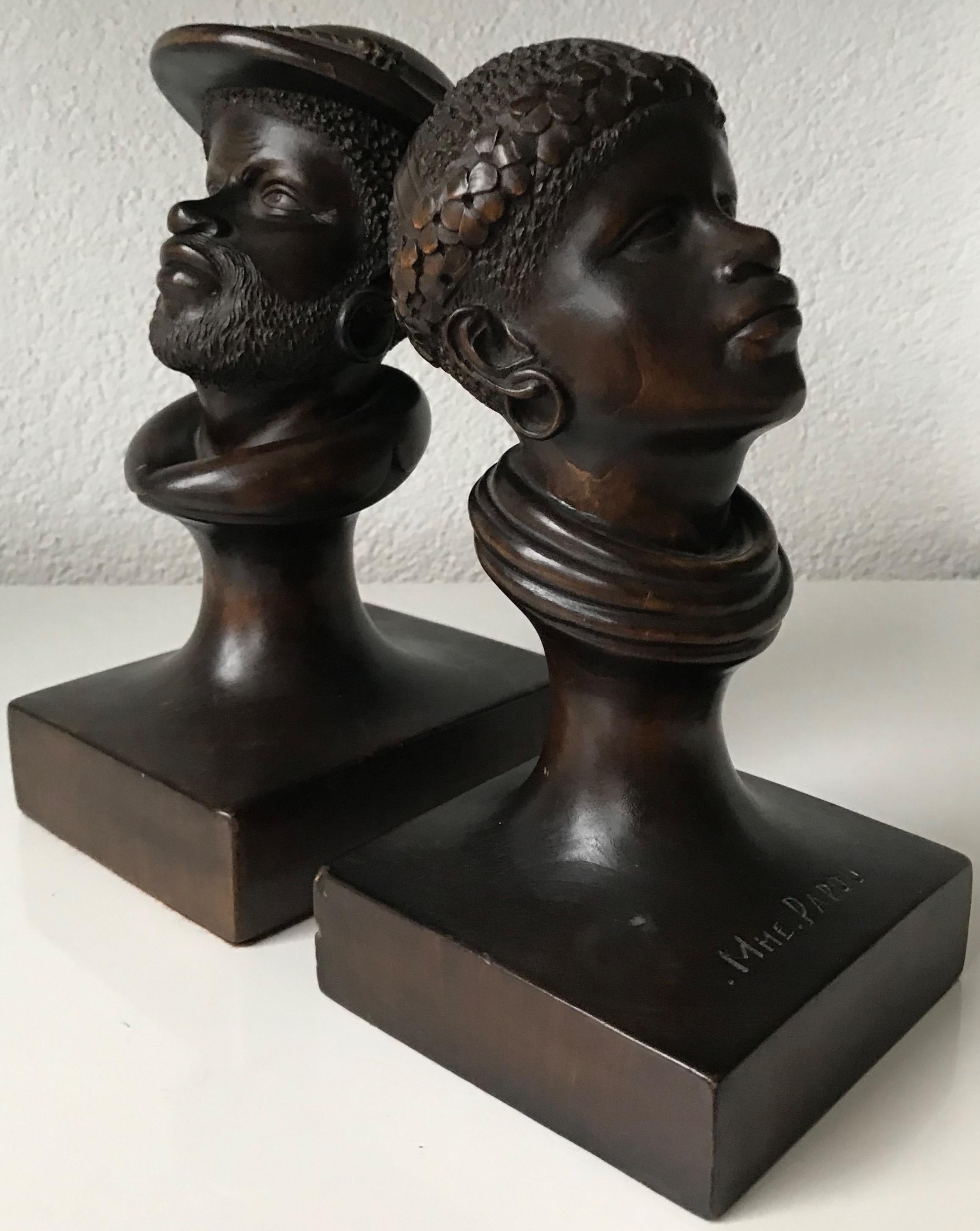 Paire de sculptures en bois sculptées à la main d'hommes et de femmes de Papouasie-Nouvelle-Guinée des années 1950 en vente 12
