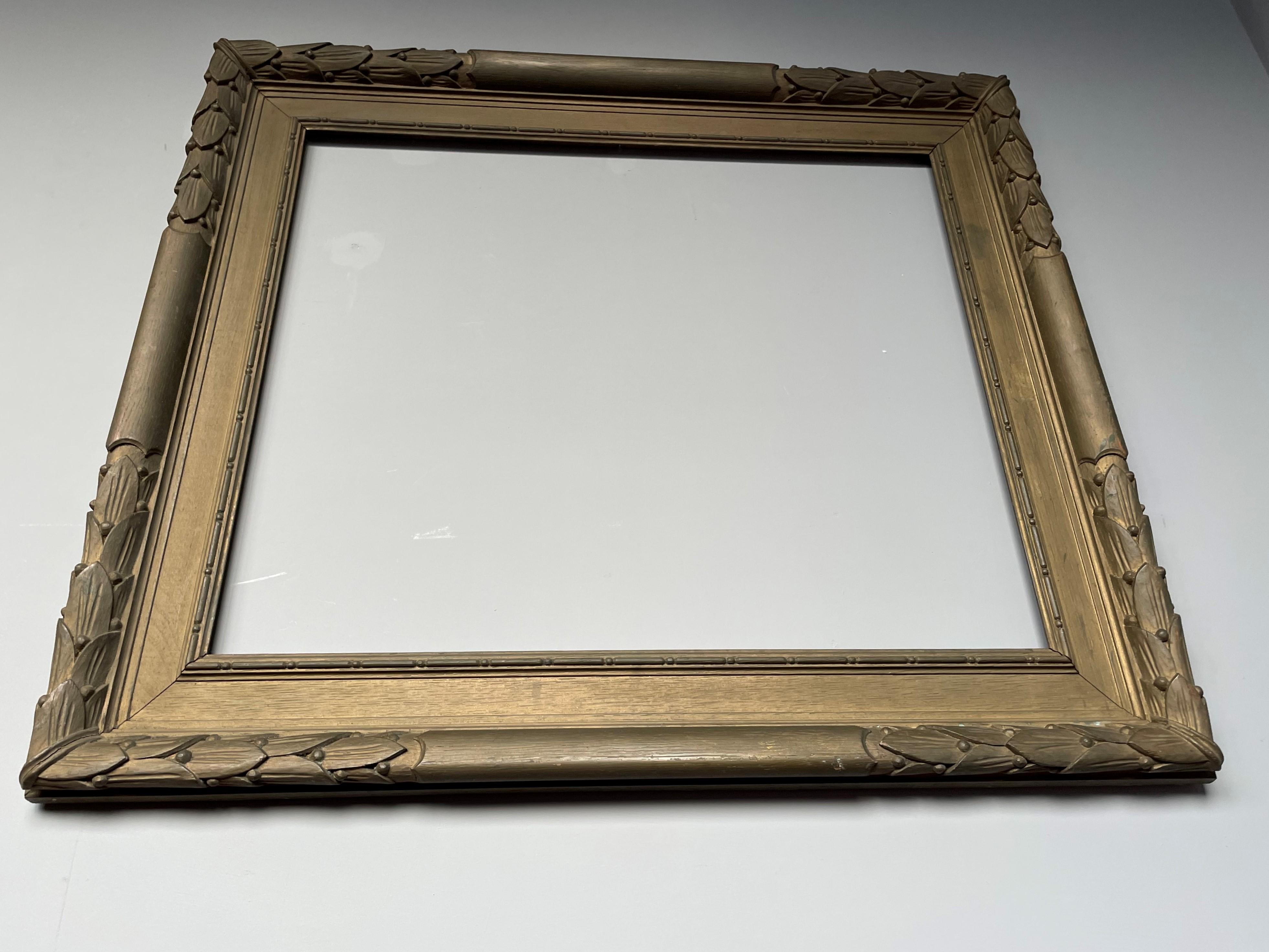Paire de miroirs / cadres pour photos en chêne de style Louis Seize, sculptés à la main, vert bronze en vente 6