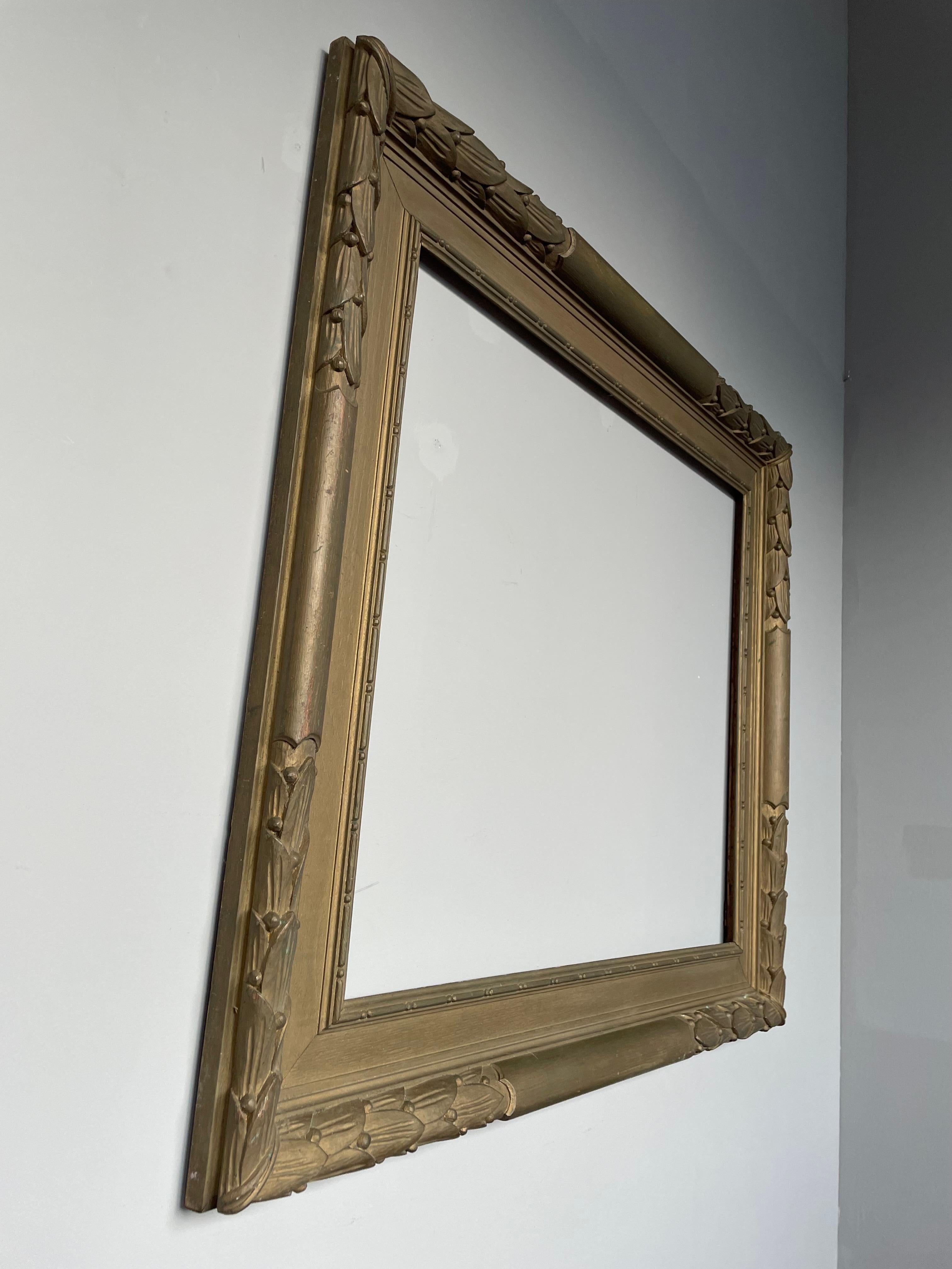 Paire de miroirs / cadres pour photos en chêne de style Louis Seize, sculptés à la main, vert bronze en vente 9