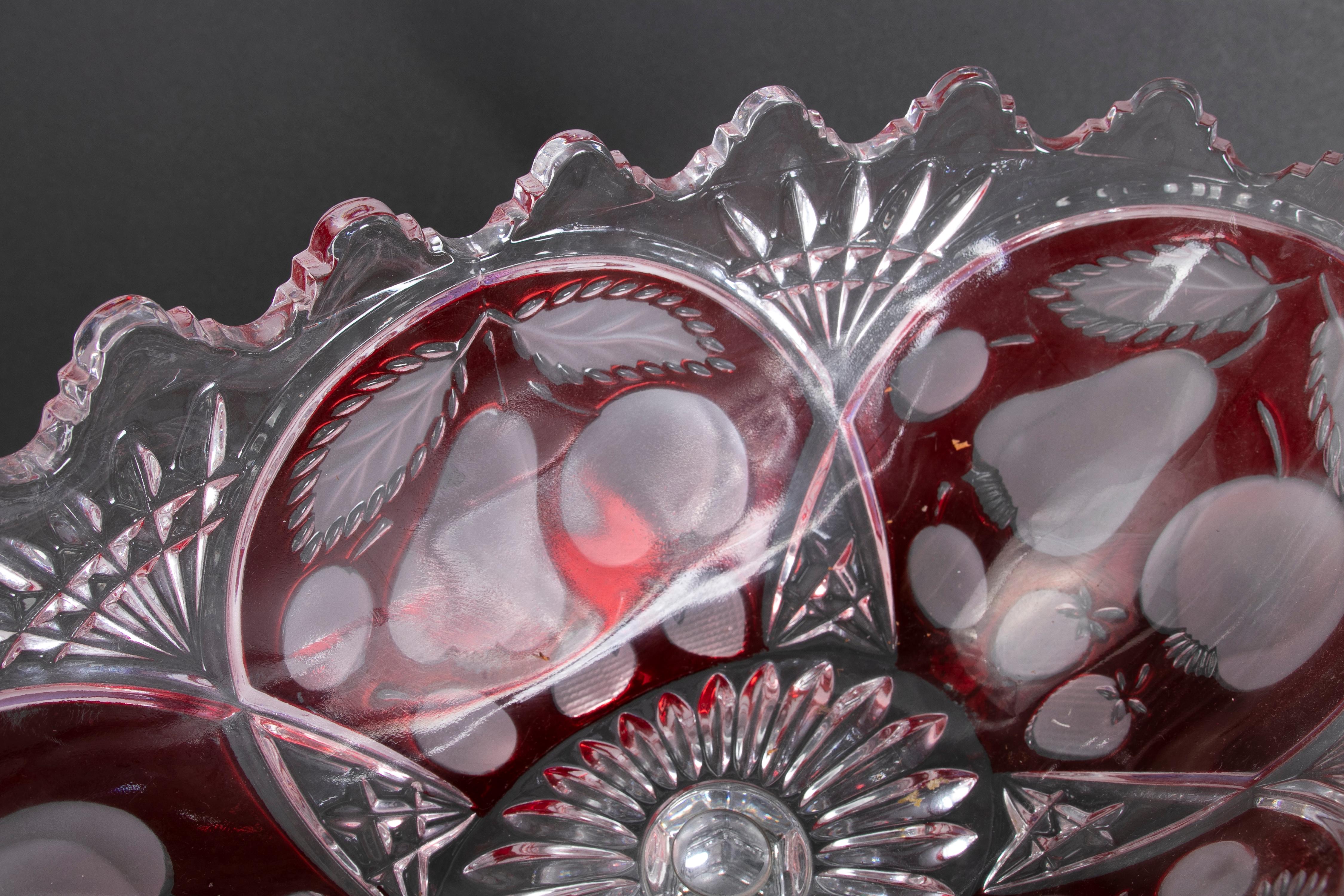 Hand-Carved Pair of Oval Crystal Vases with Red Decoration For Sale 6