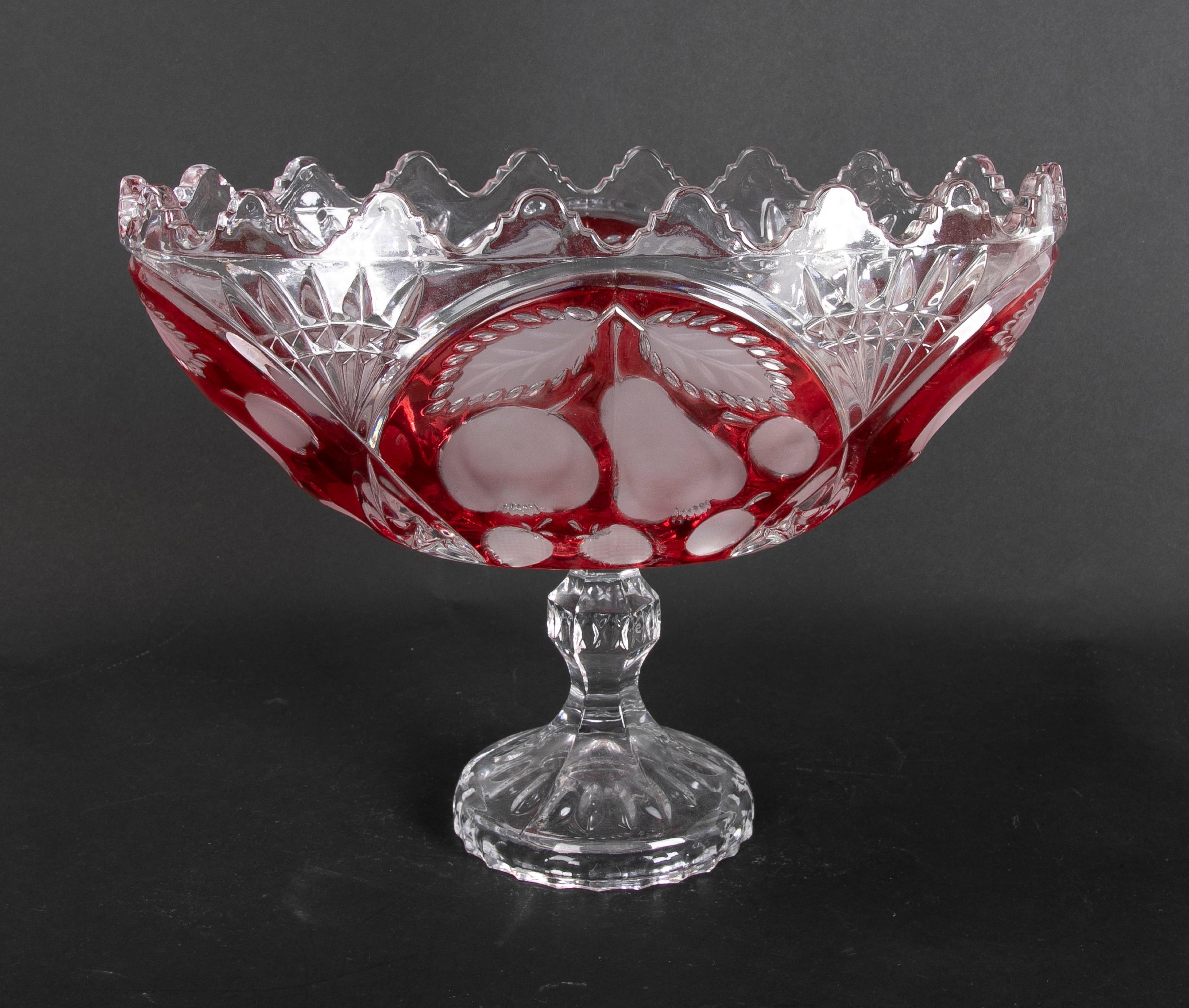 Hand-Carved Pair of Oval Crystal Vases with Red Decoration For Sale 1