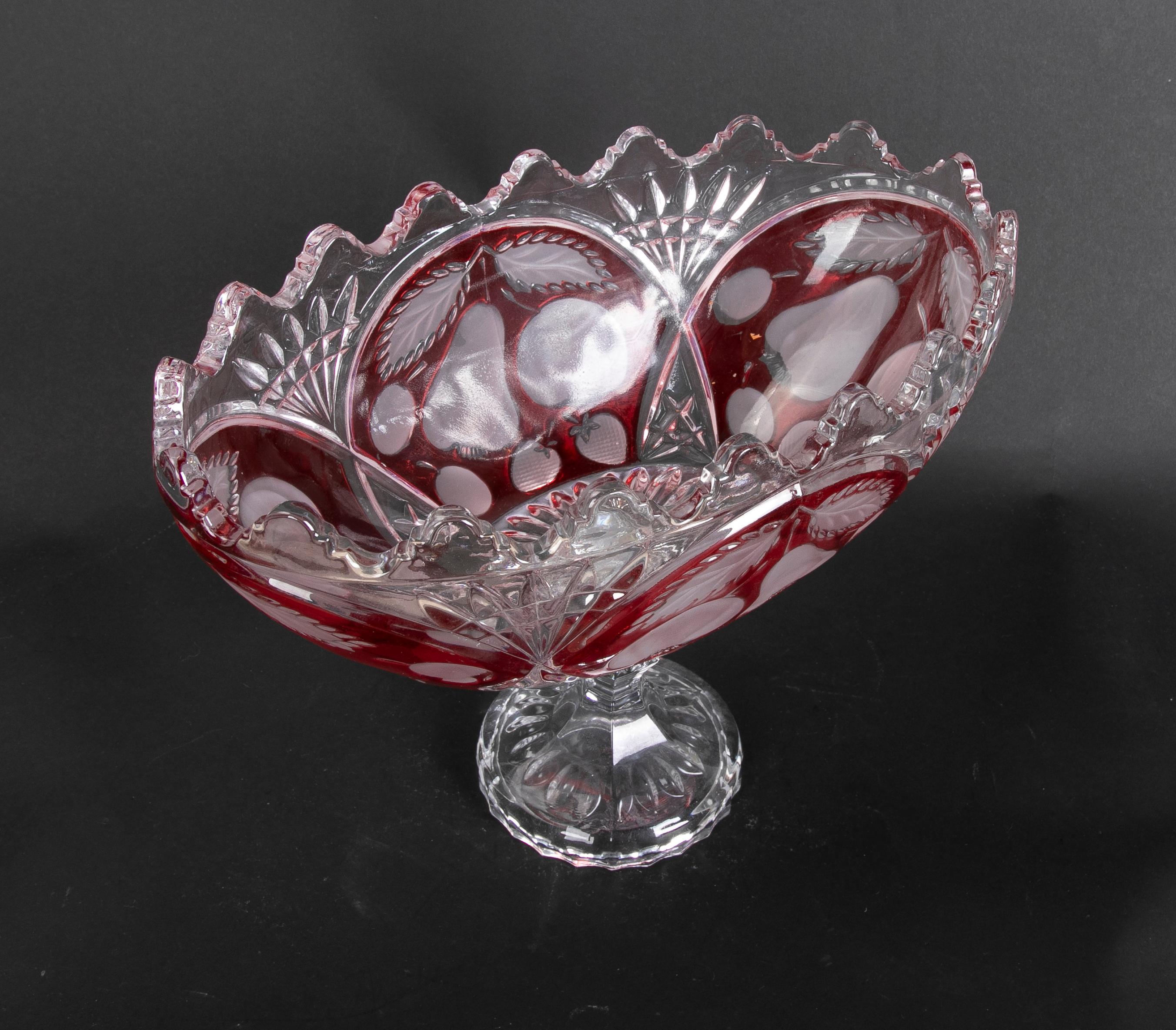 Hand-Carved Pair of Oval Crystal Vases with Red Decoration For Sale 3