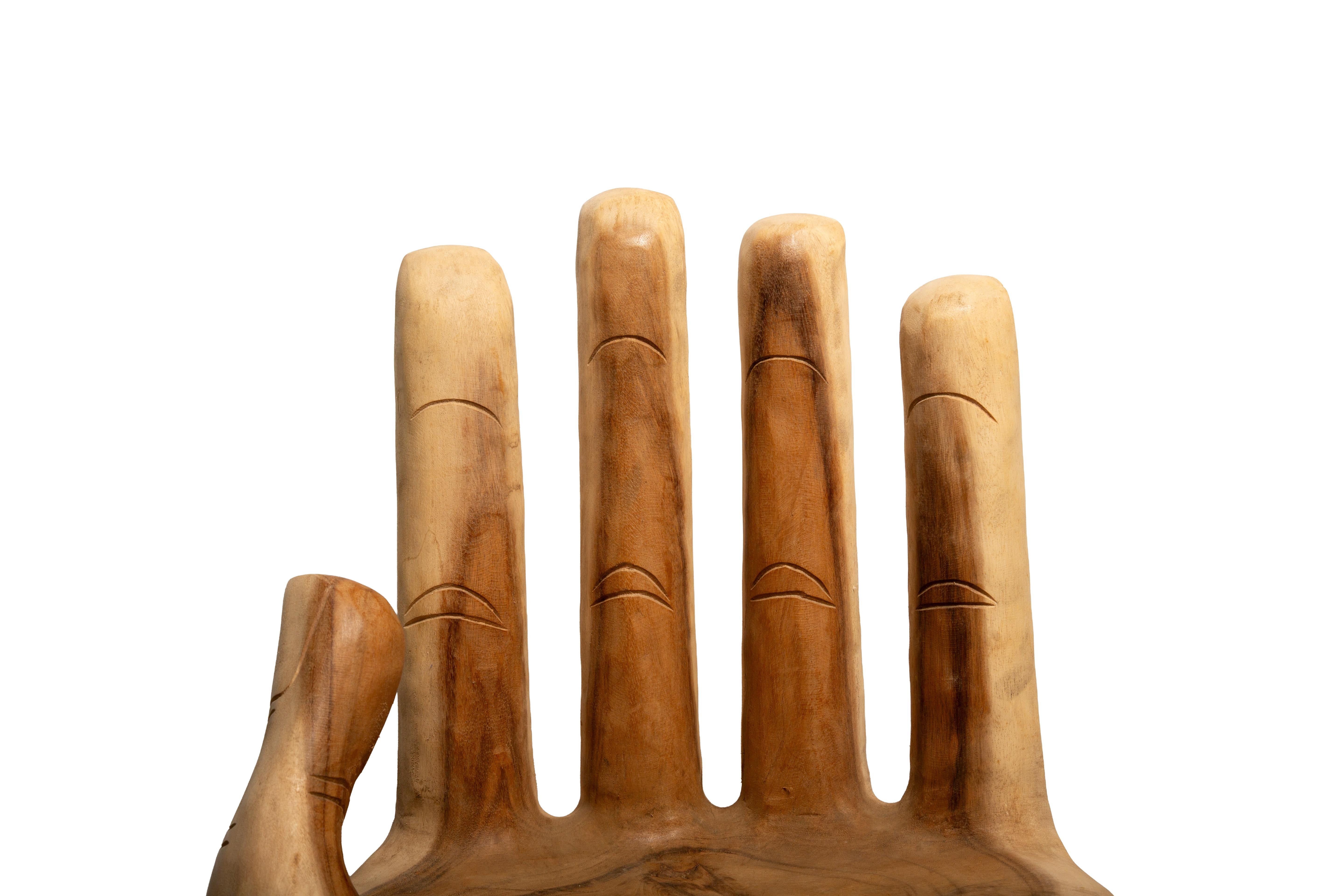 Hand-Carved Palm Chair – Whimsical Wooden Seat with Sculptural Flair Madera en venta