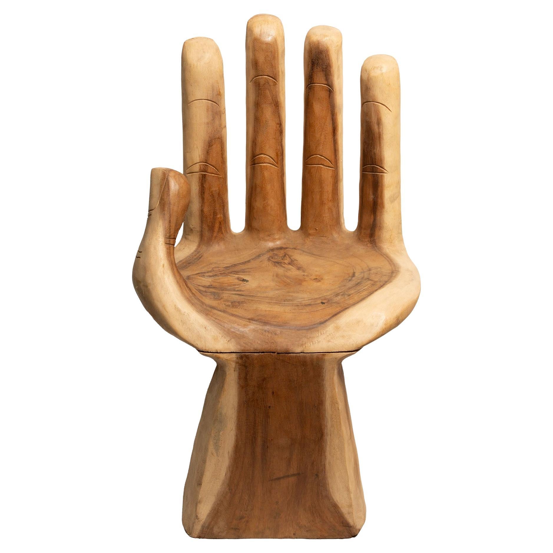 Hand-Carved Palm Chair – Whimsical Wooden Seat with Sculptural Flair en venta