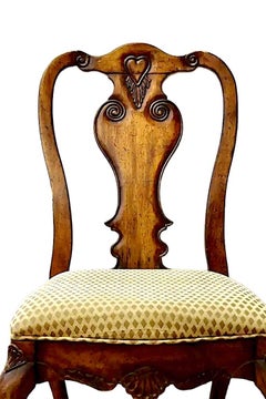 Handgeschnitzter Beistellstuhl mit Pfotenfüßen