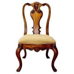 Handgeschnitzter Beistellstuhl mit Pfotenfüßen