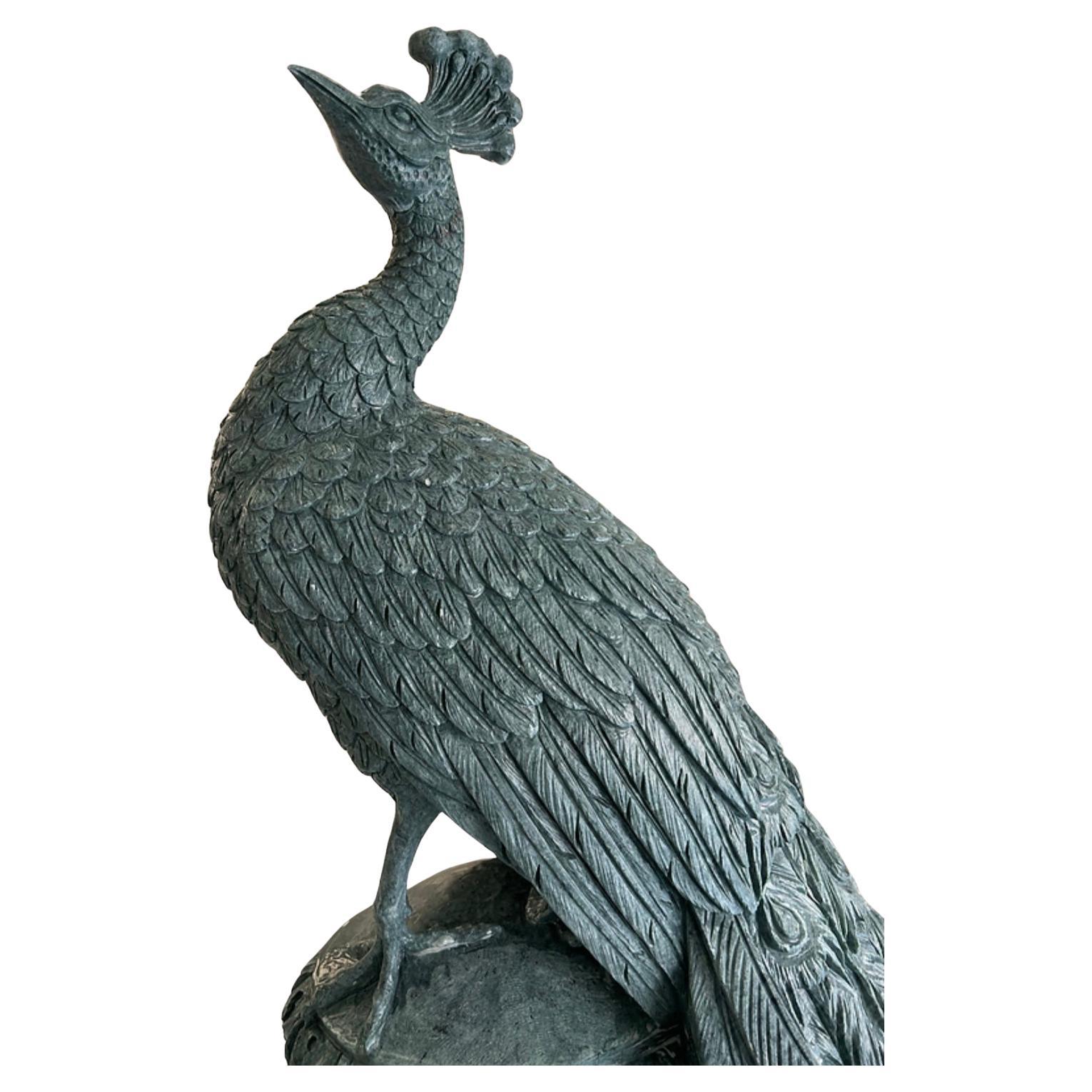 XXI secolo e contemporaneo Statue di pavone intagliate a mano in vendita