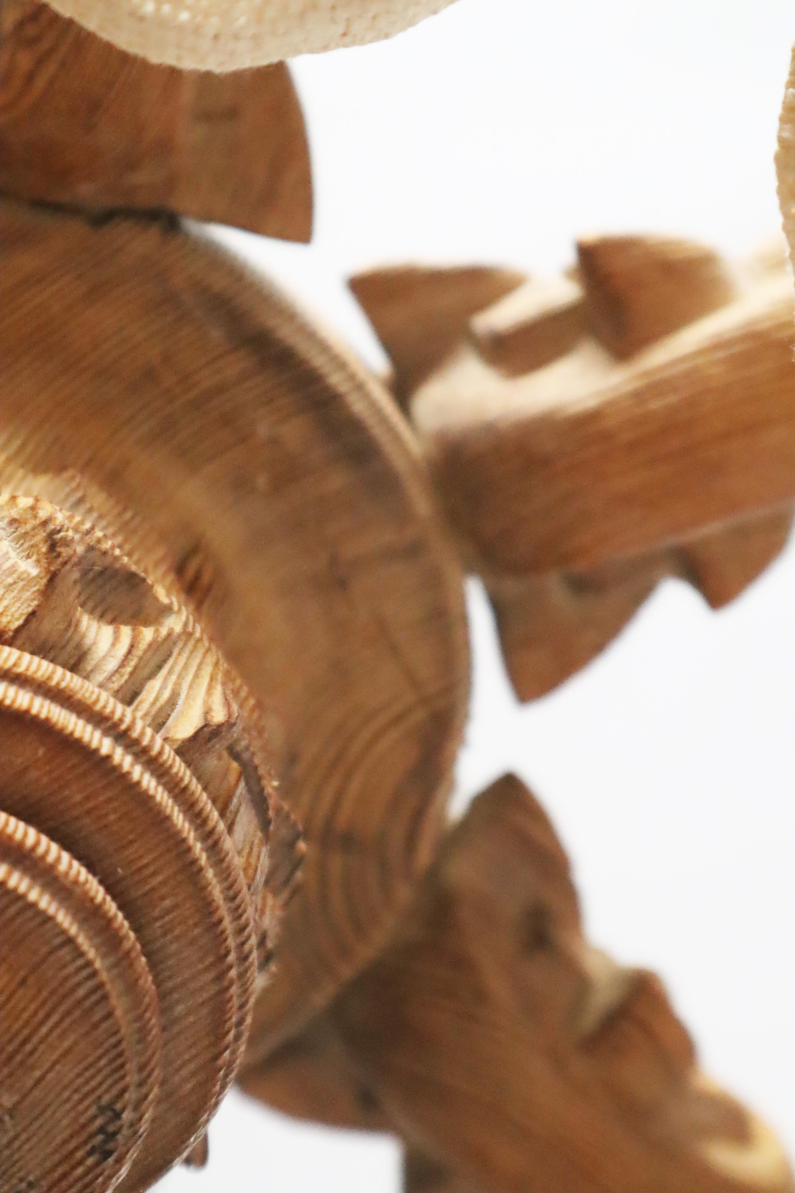 Lampadario in legno di pino intagliato a mano con uva, Germania, anni '70 in vendita 7