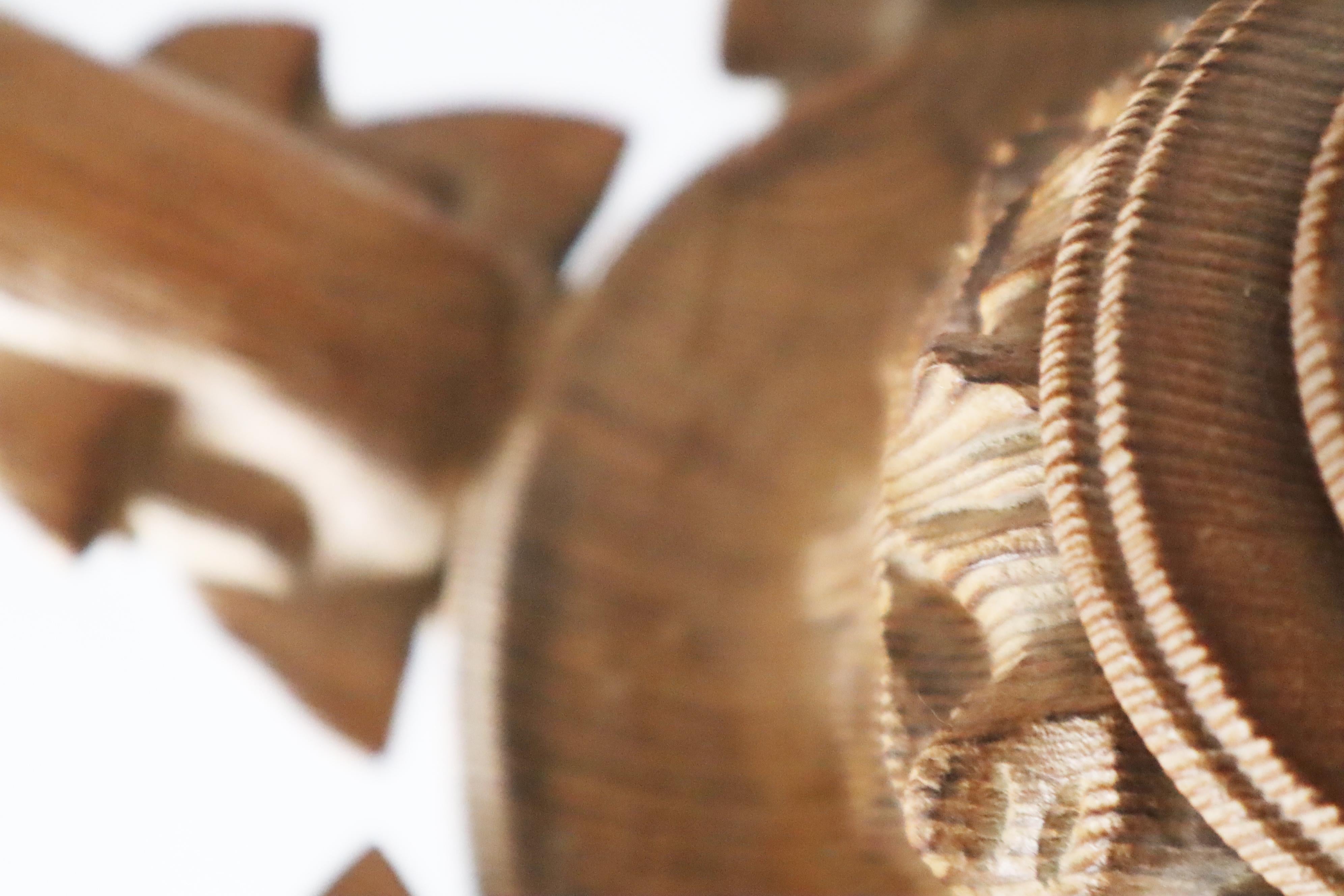 Lampadario in legno di pino intagliato a mano con uva, Germania, anni '70 in vendita 8